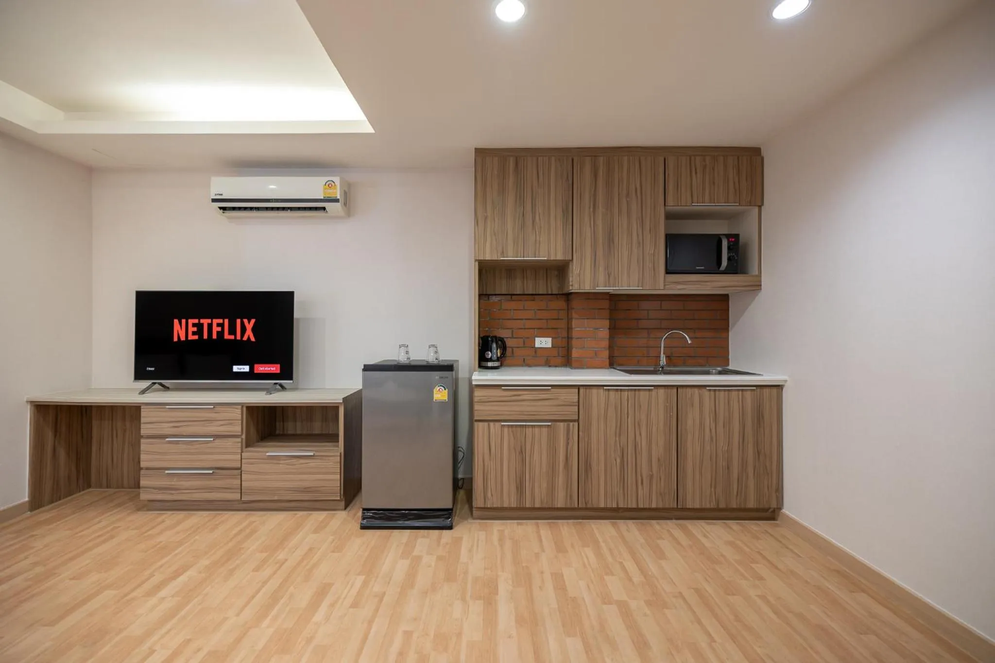 microwave in Exoresidence The Heart of Chinatown