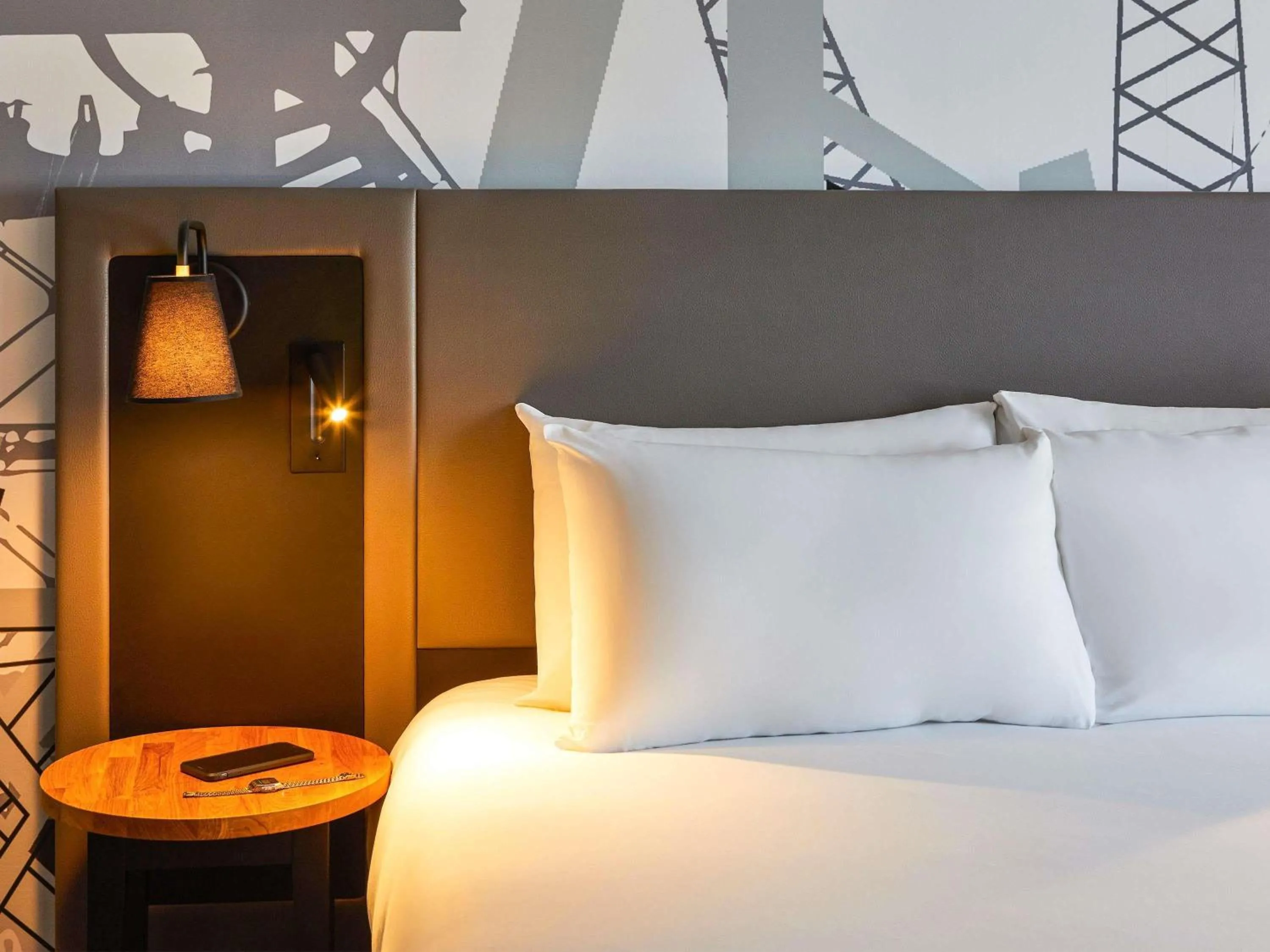 Bedroom, Bed in Mercure Cardiff North Hotel