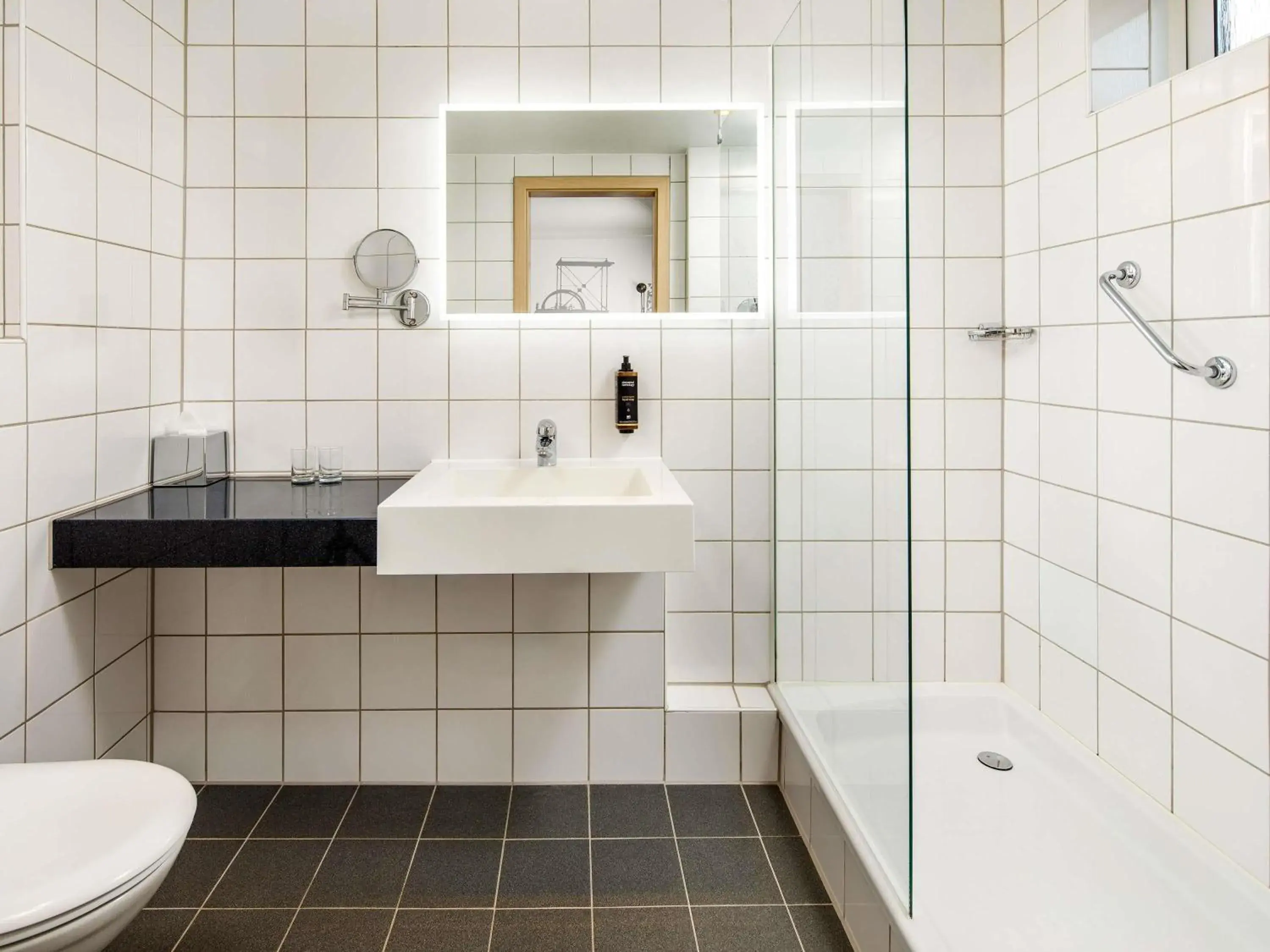 Bedroom in Mercure Cardiff North Hotel Bedroom in Mercure Cardiff North Hotel