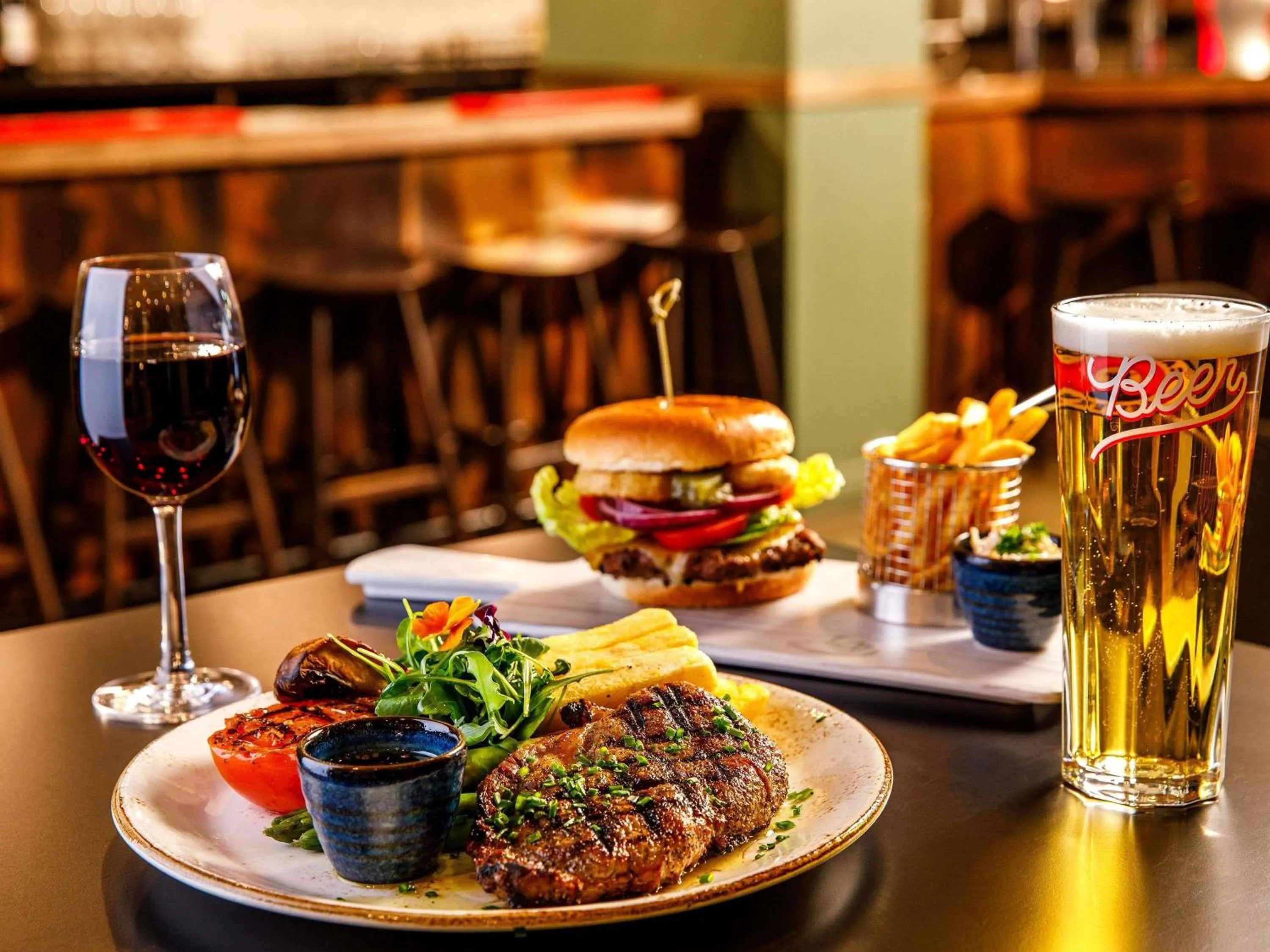 Restaurant/places to eat in Mercure Cardiff North Hotel