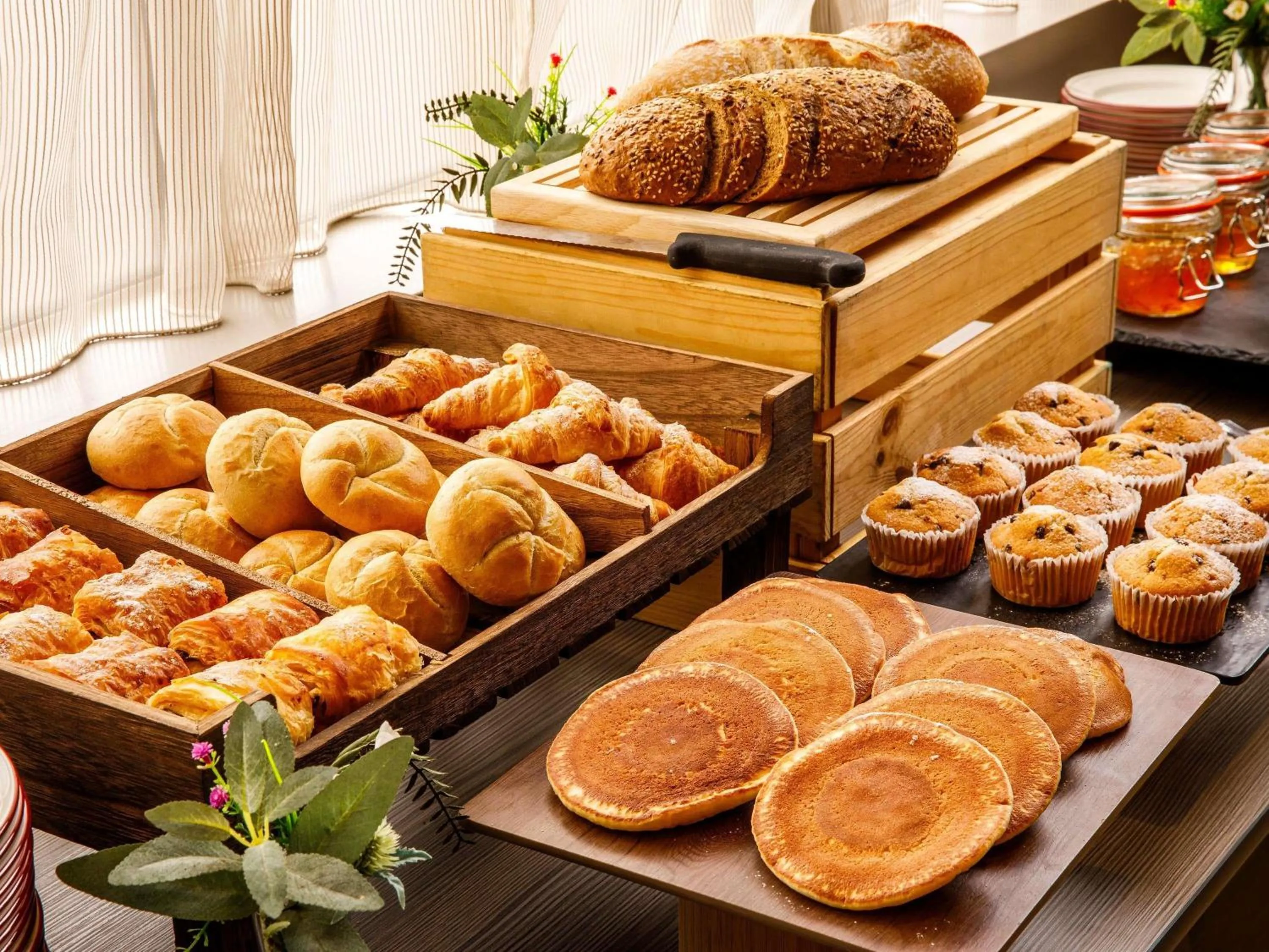 Breakfast in Mercure Cardiff North Hotel