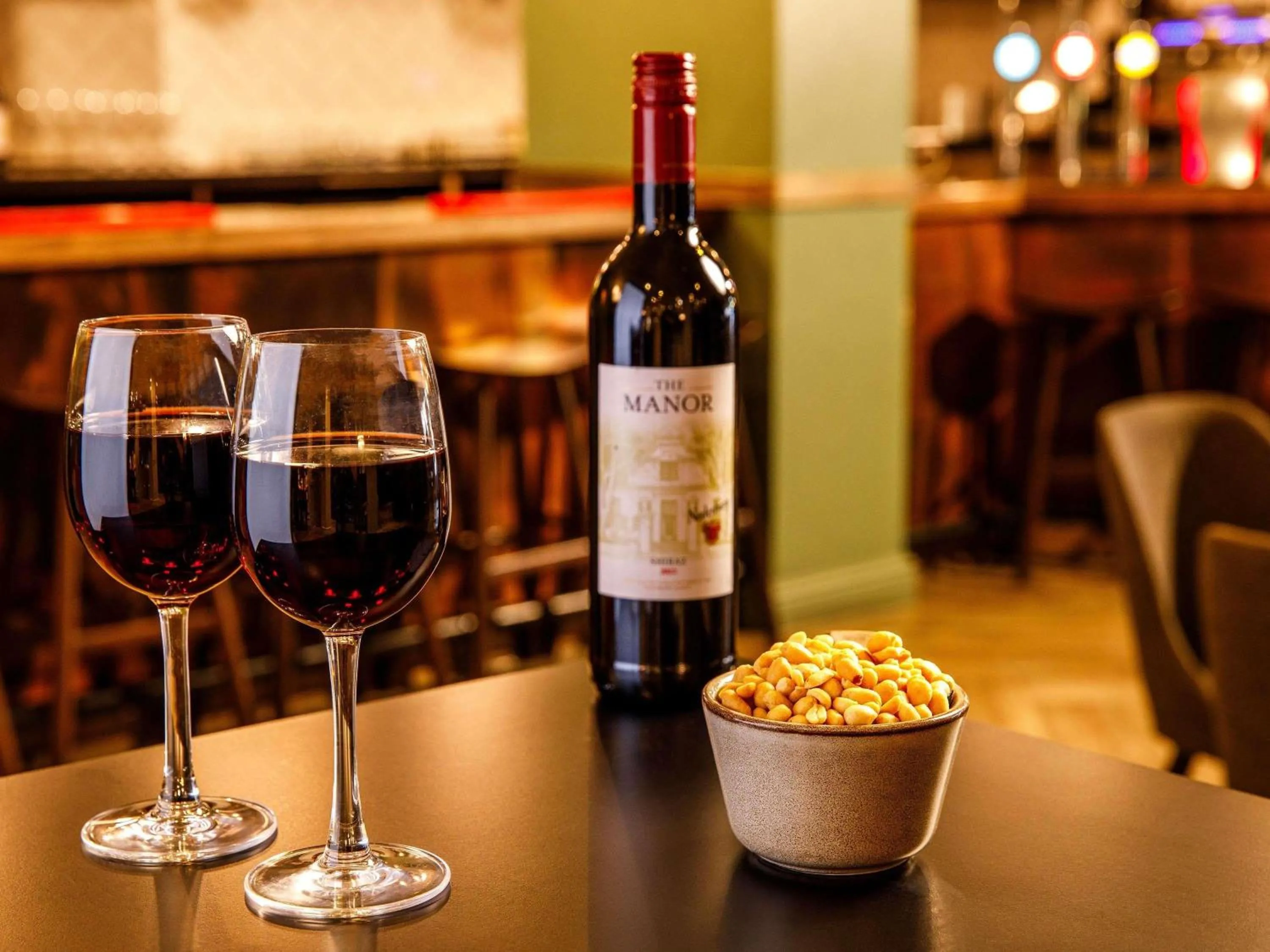 Lounge or bar in Mercure Cardiff North Hotel