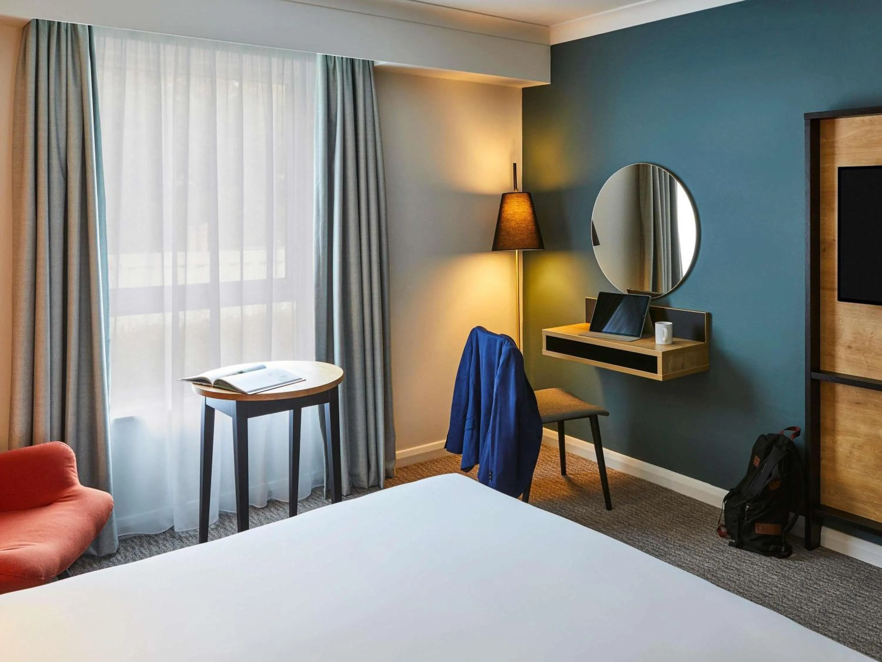 Bedroom, Bed in Mercure Cardiff North Hotel