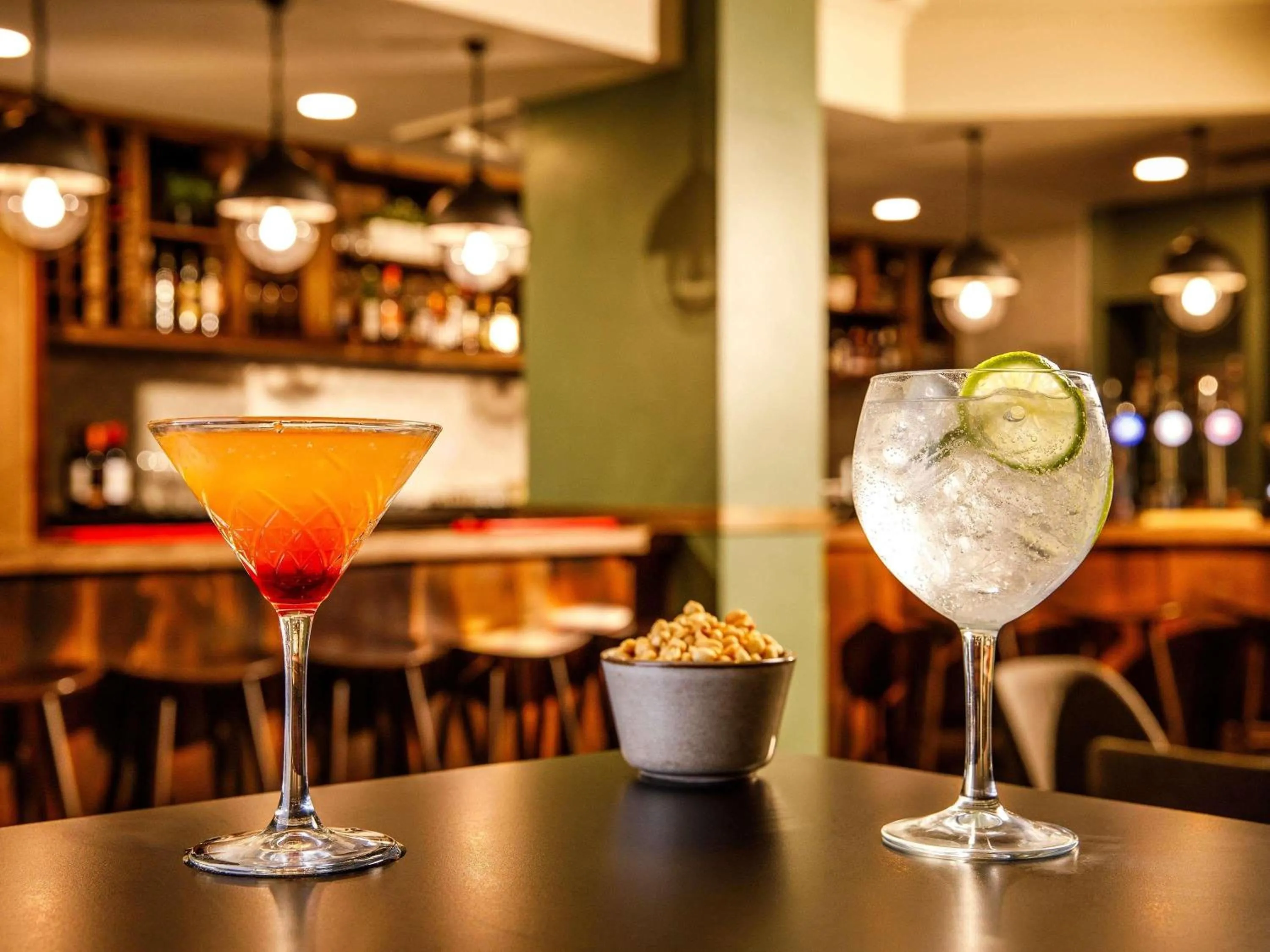 Lounge or bar in Mercure Cardiff North Hotel