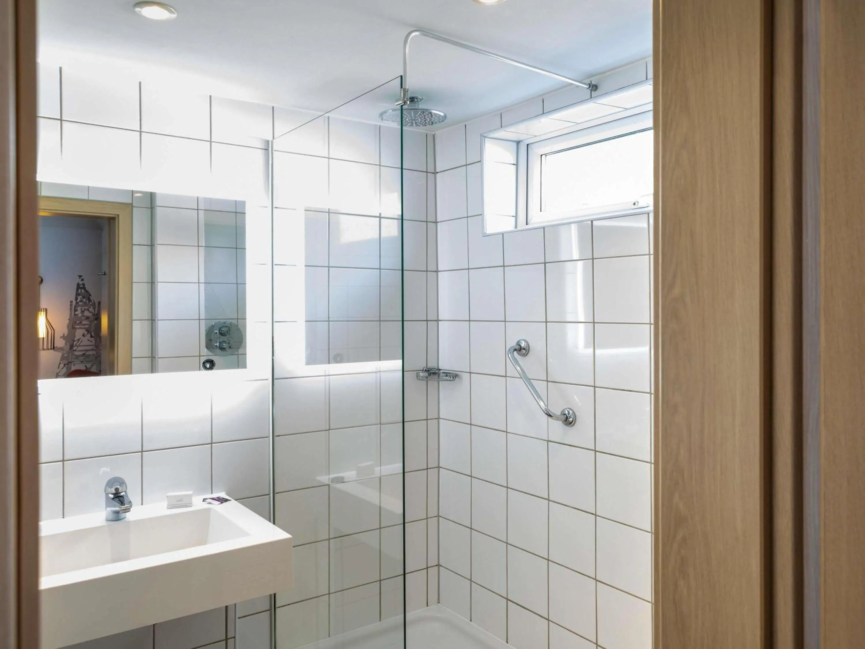 Bedroom in Mercure Cardiff North Hotel