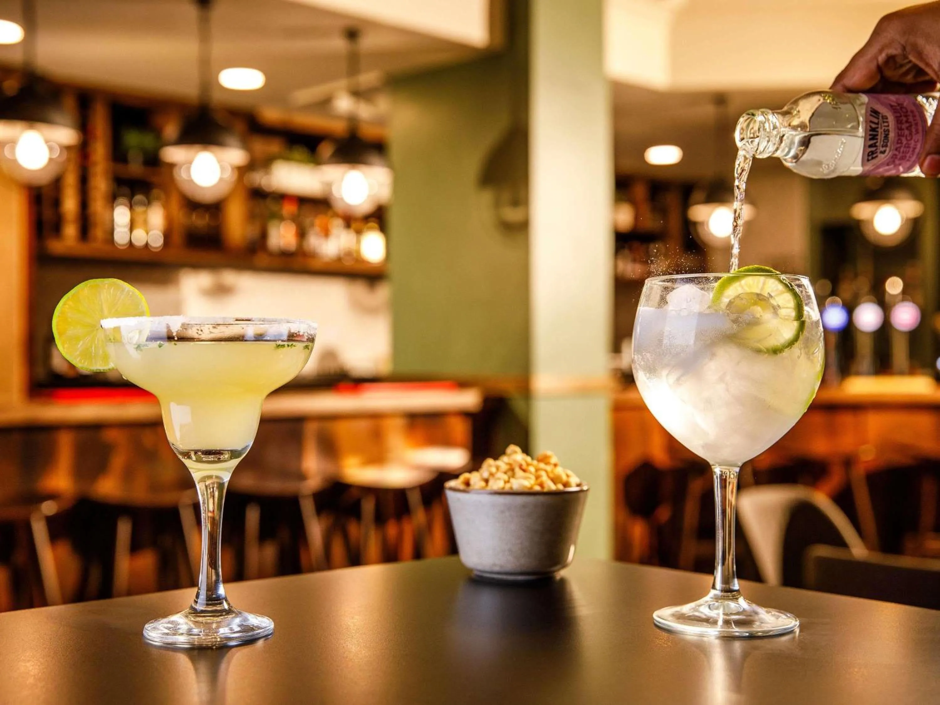 Lounge or bar in Mercure Cardiff North Hotel