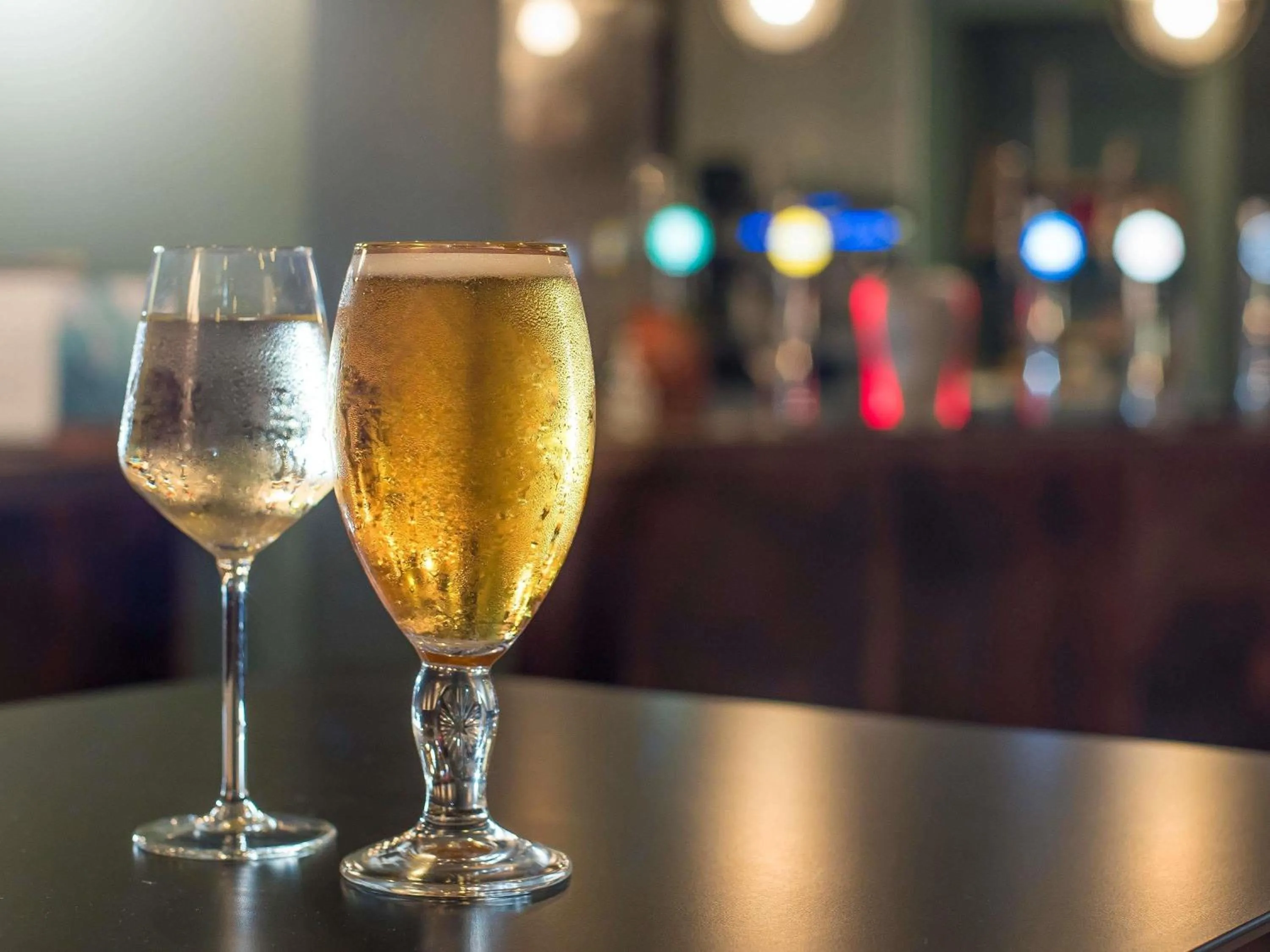 Lounge or bar in Mercure Cardiff North Hotel