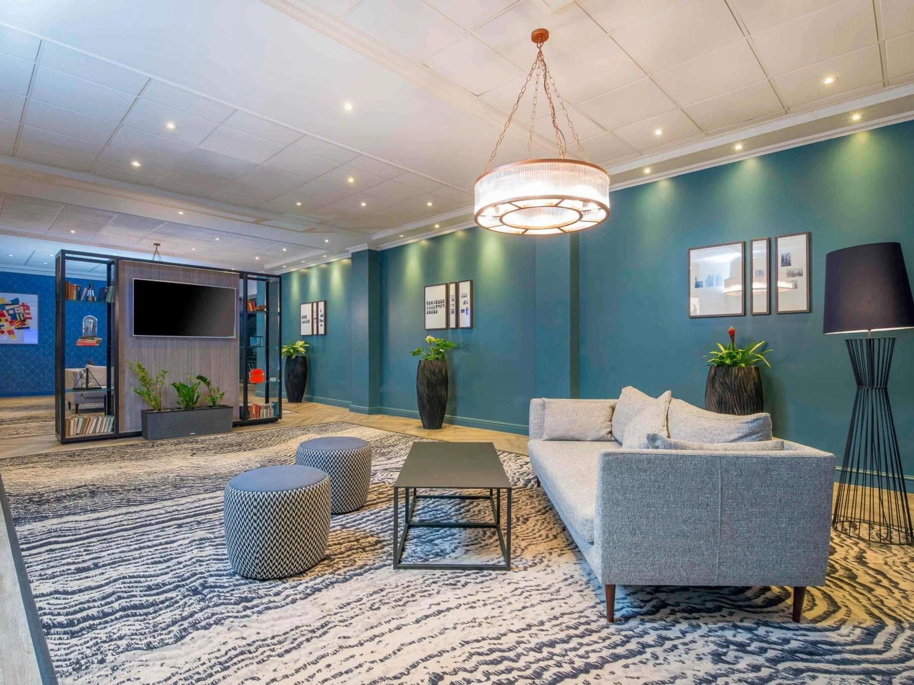 Property building in Mercure Cardiff North Hotel