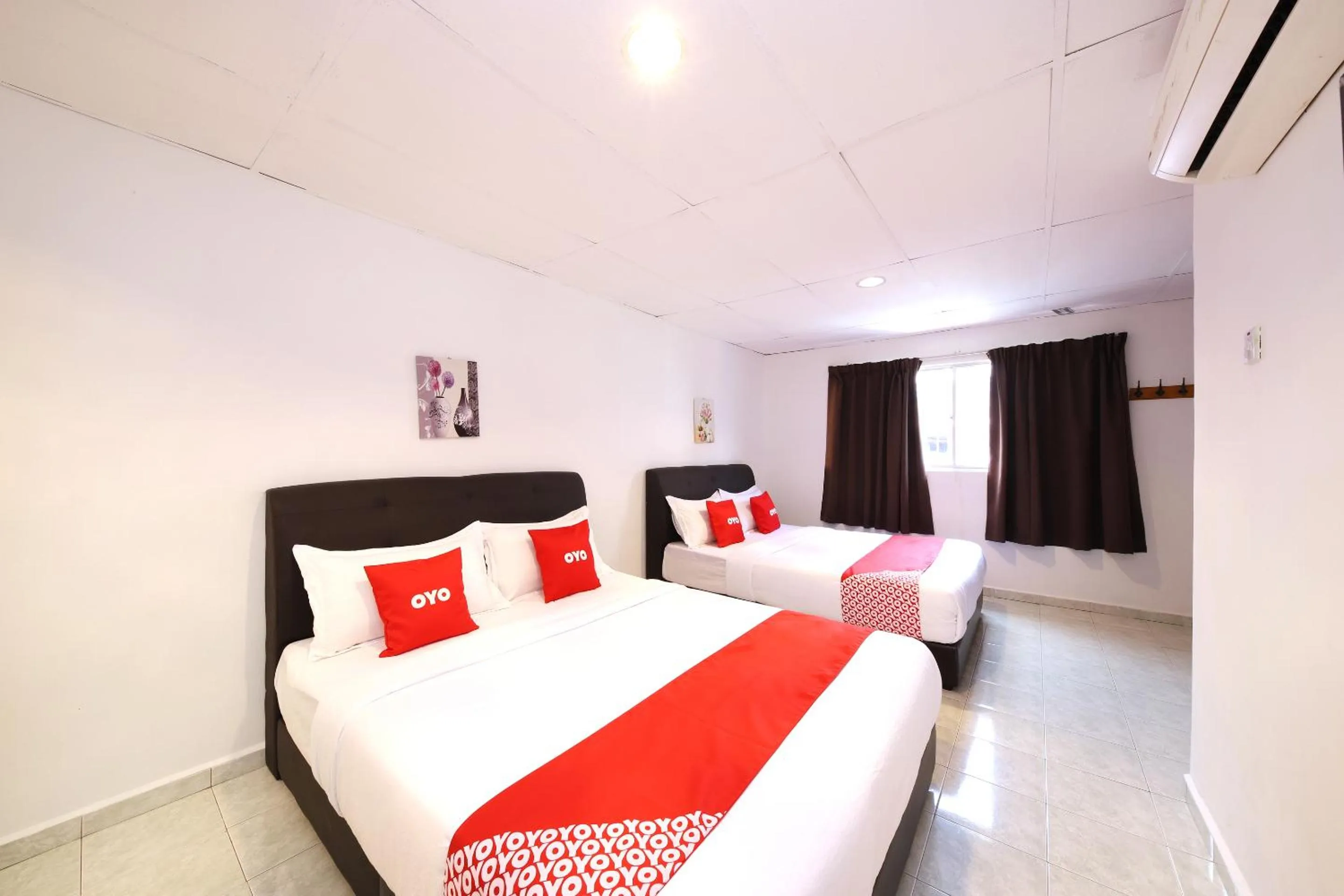 Photo of the whole room in Azimaju Guesthouse