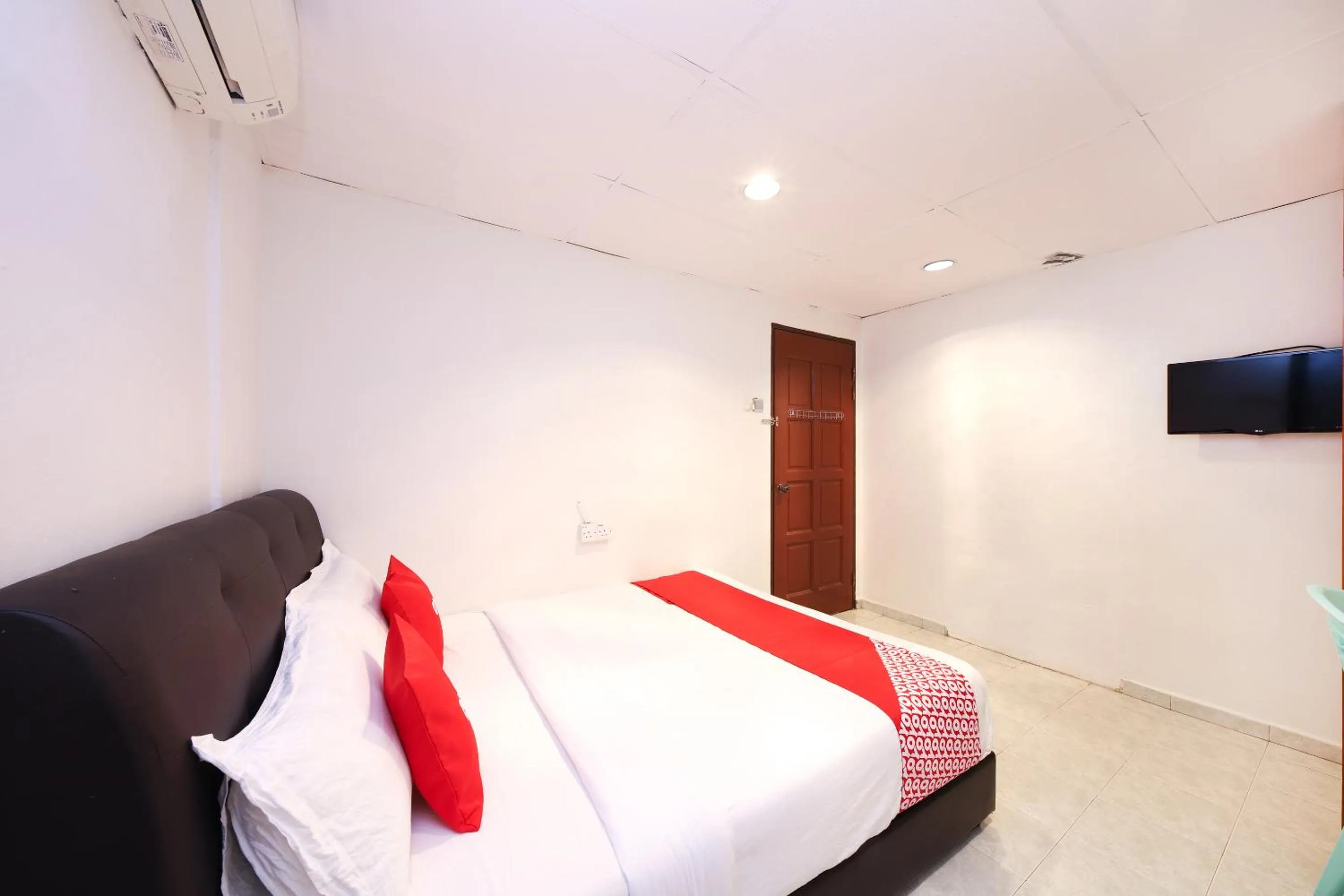 Photo of the whole room in Azimaju Guesthouse