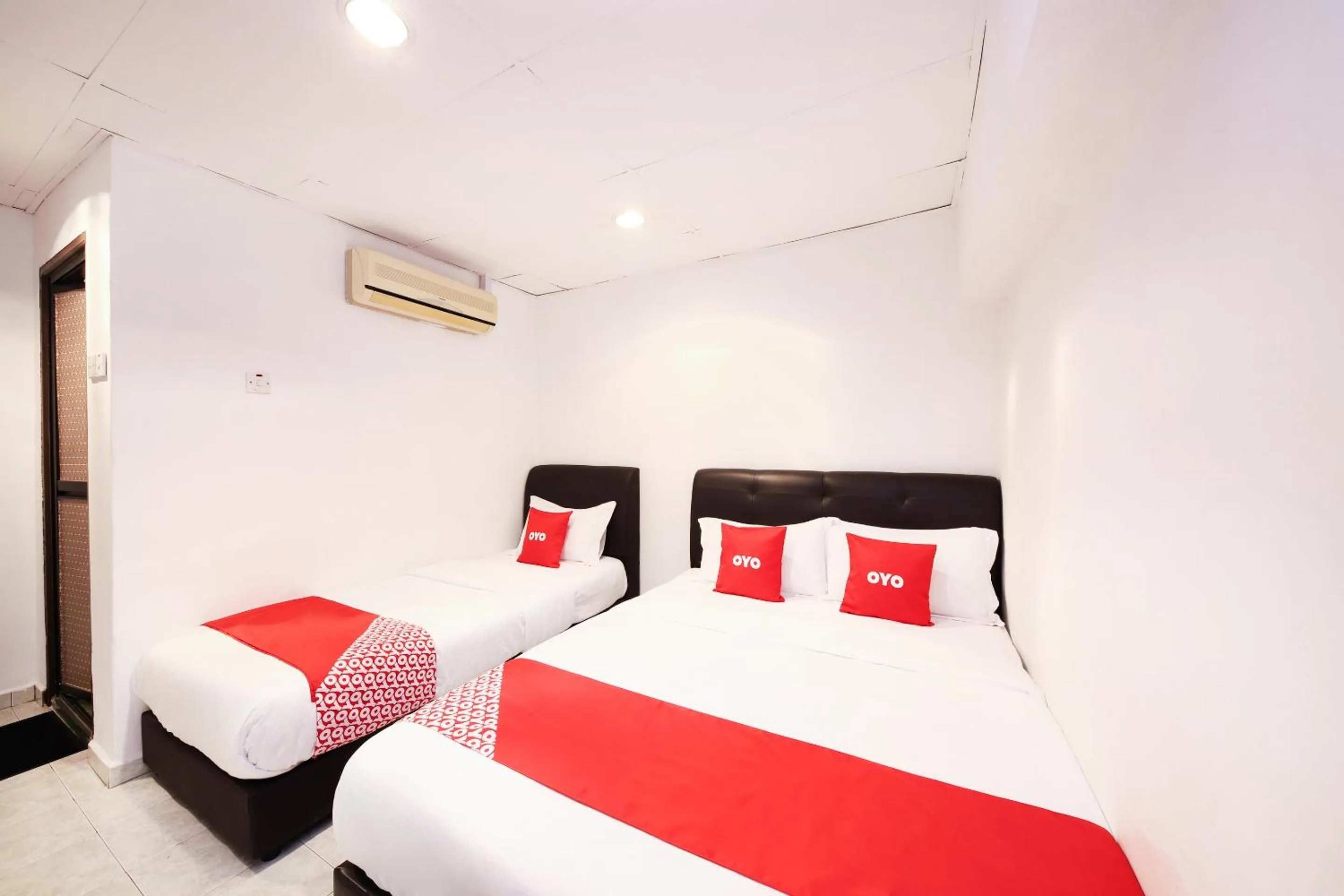 Photo of the whole room in Azimaju Guesthouse