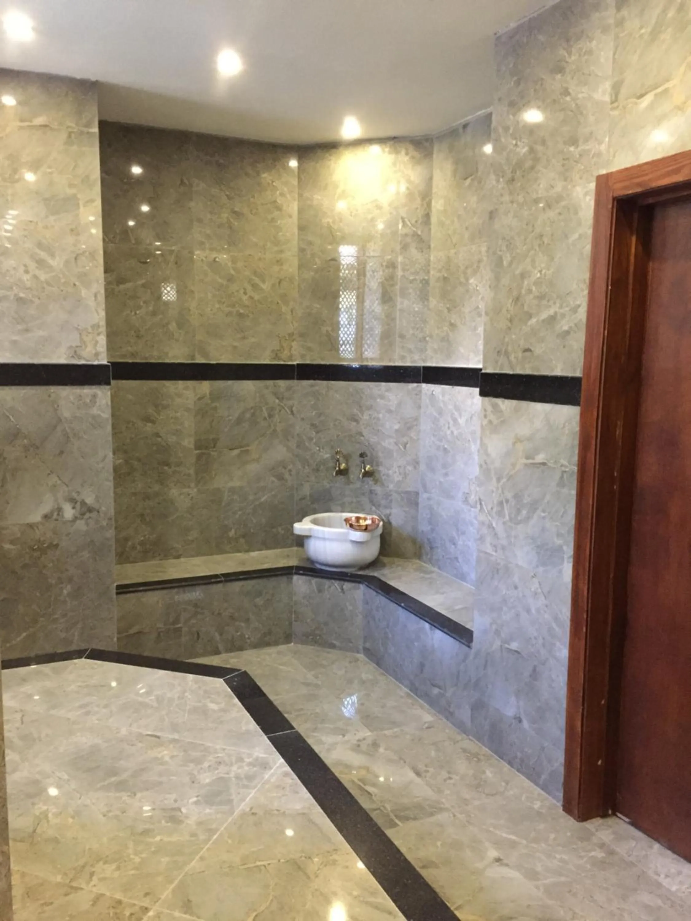 Public Bath in Liona Hotel & SPA