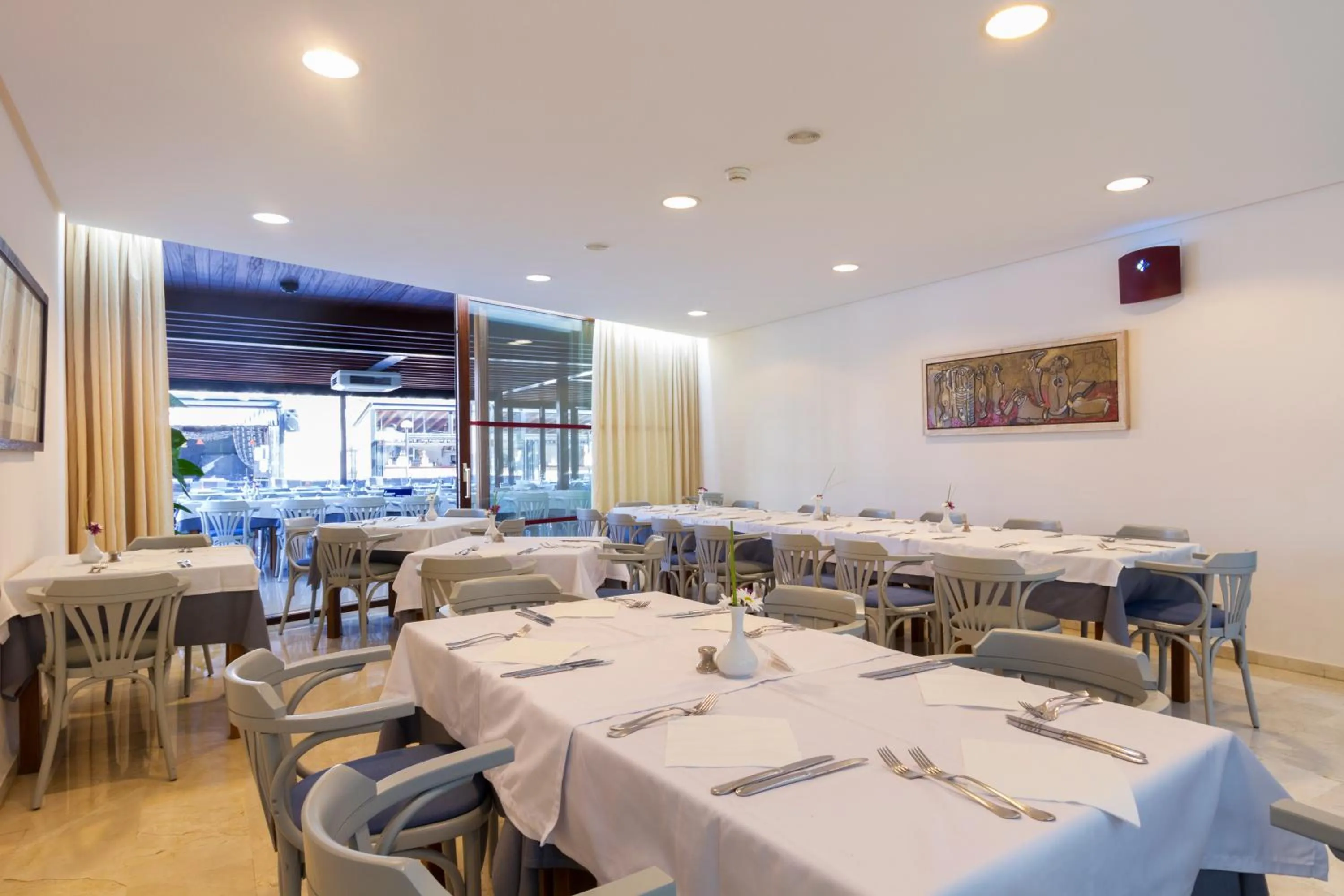 Restaurant/places to eat in Duvabitat Apartments