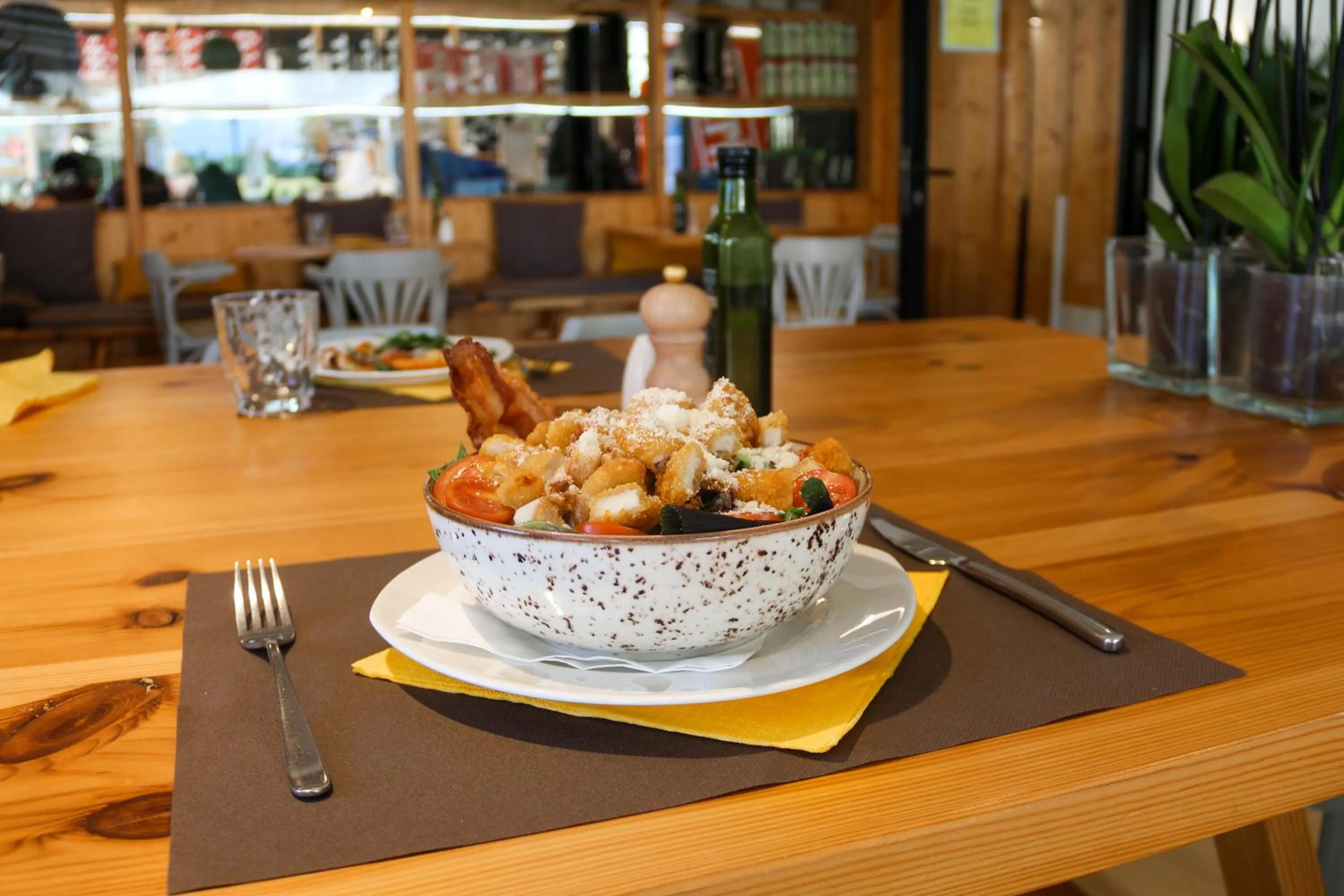 Restaurant/places to eat in Duvabitat Apartments