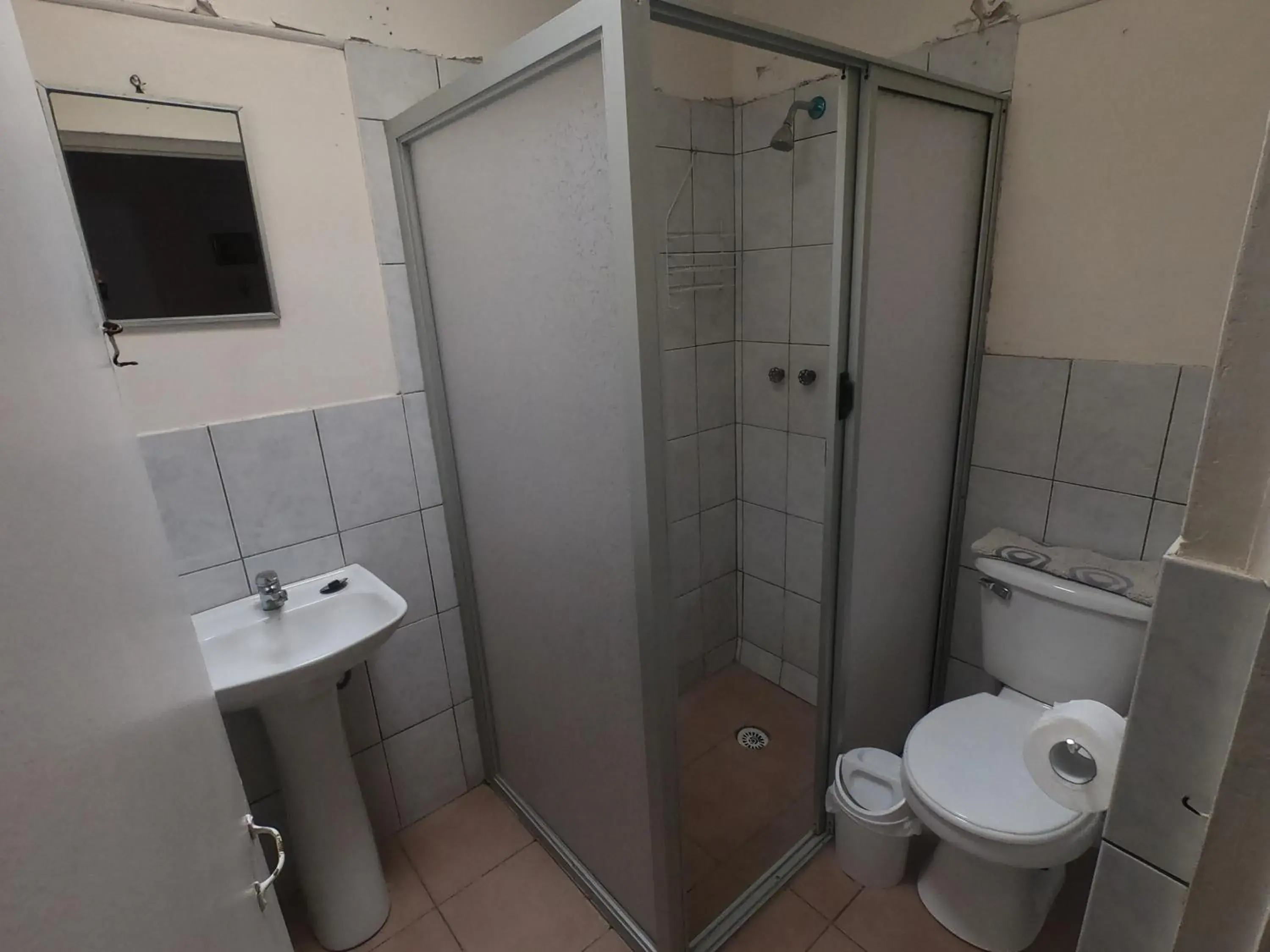Single Room with Private Bathroom - single occupancy in Hostal Michel Single Room with Private Bathroom - single occupancy in Hostal Michel