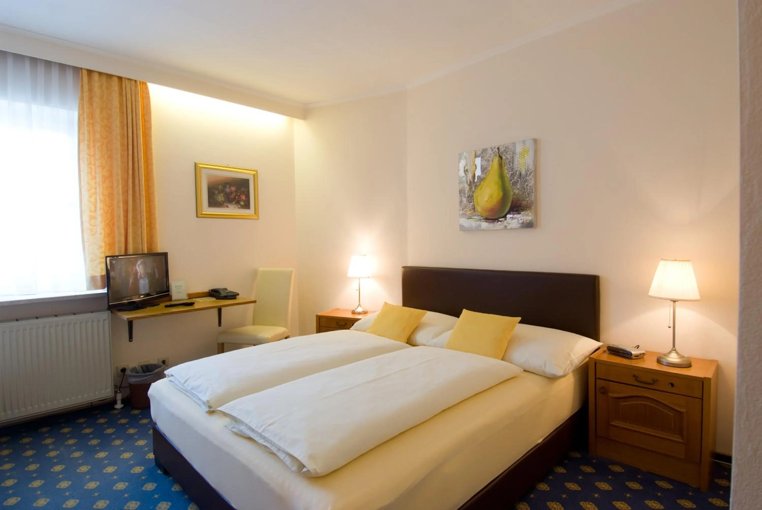 Photo of the whole room, Bed in Hotel Biedermeier Hof