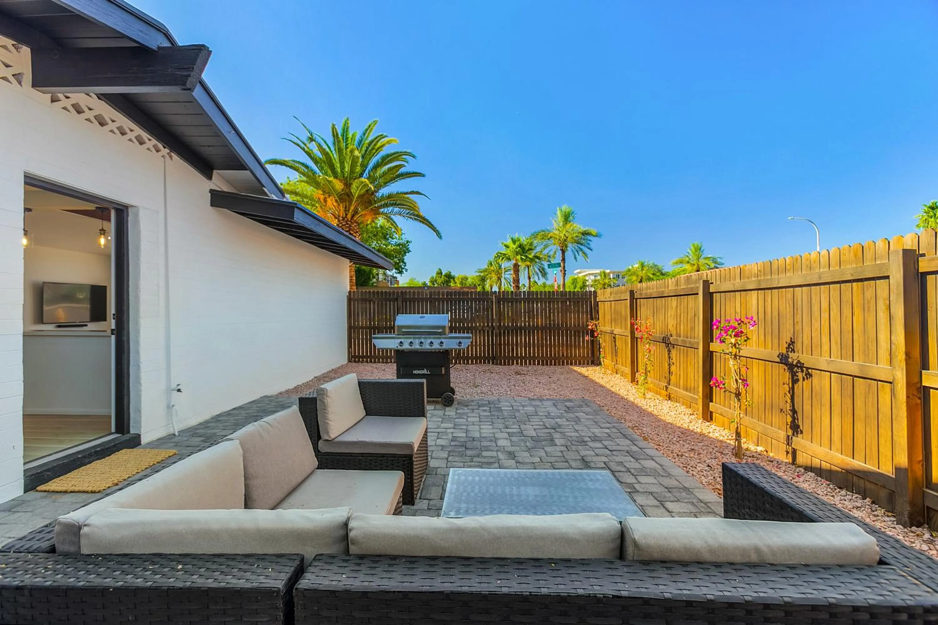 Patio in Heart of Old Town Scottsdale - walk to nightlife