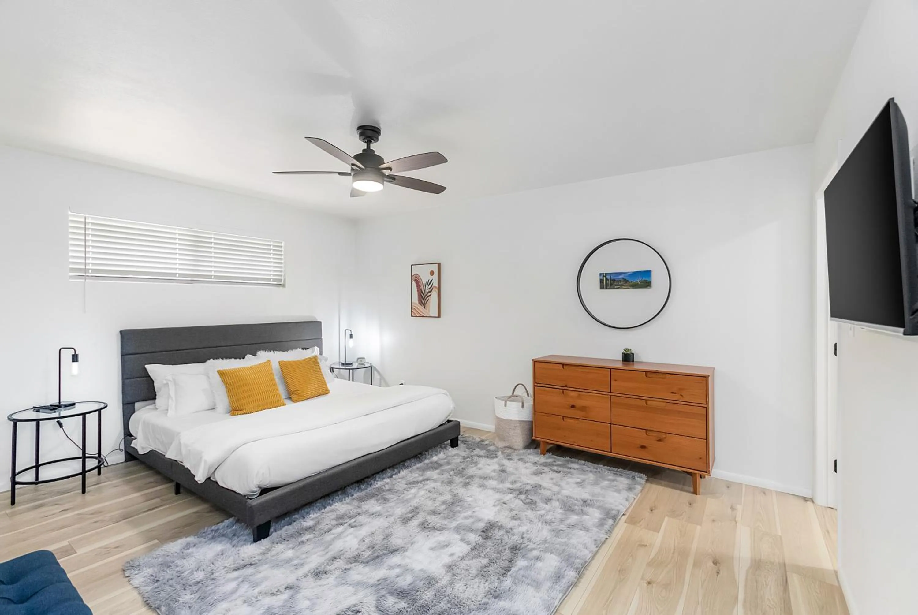 Bed in Heart of Old Town Scottsdale - walk to nightlife