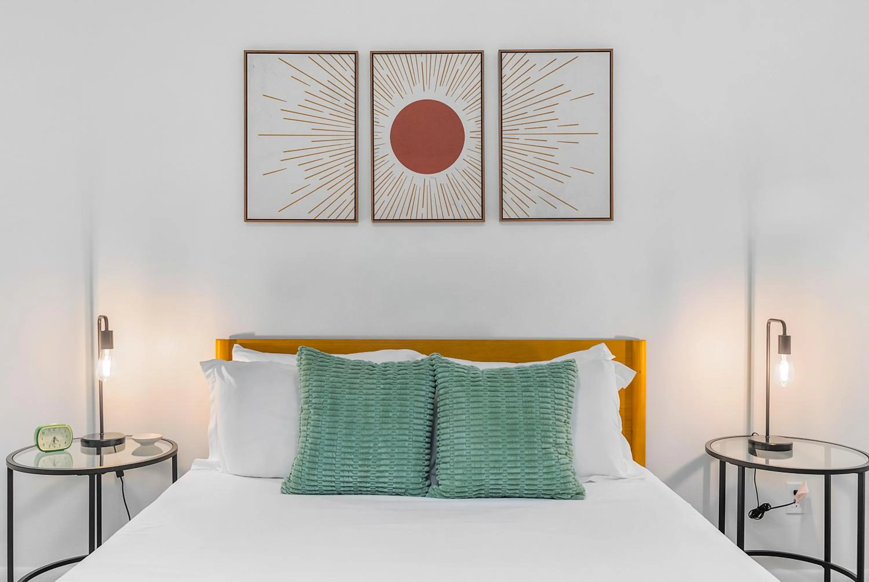 Bed in Heart of Old Town Scottsdale - walk to nightlife