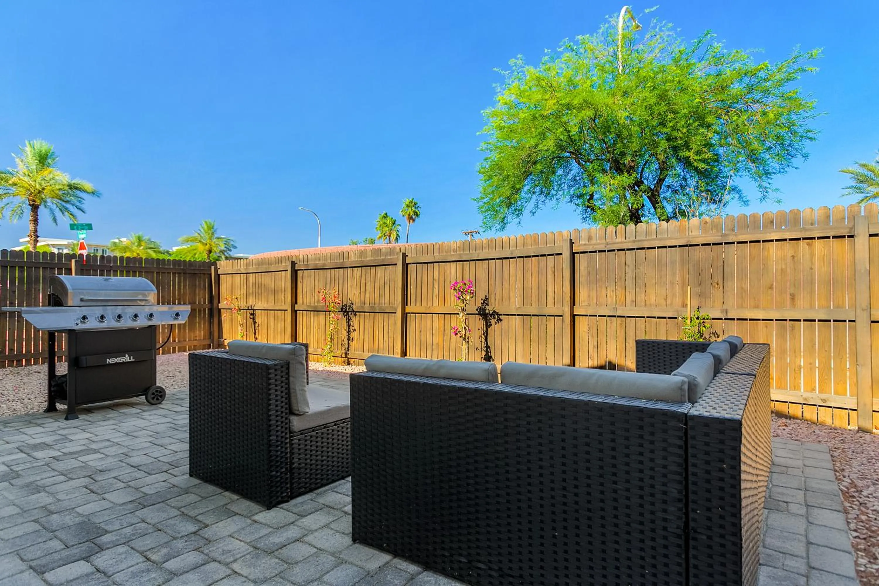 Patio in Heart of Old Town Scottsdale - walk to nightlife