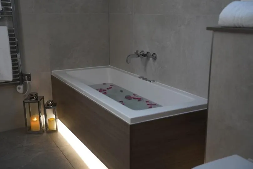 Bath in The Fenwick Hotel