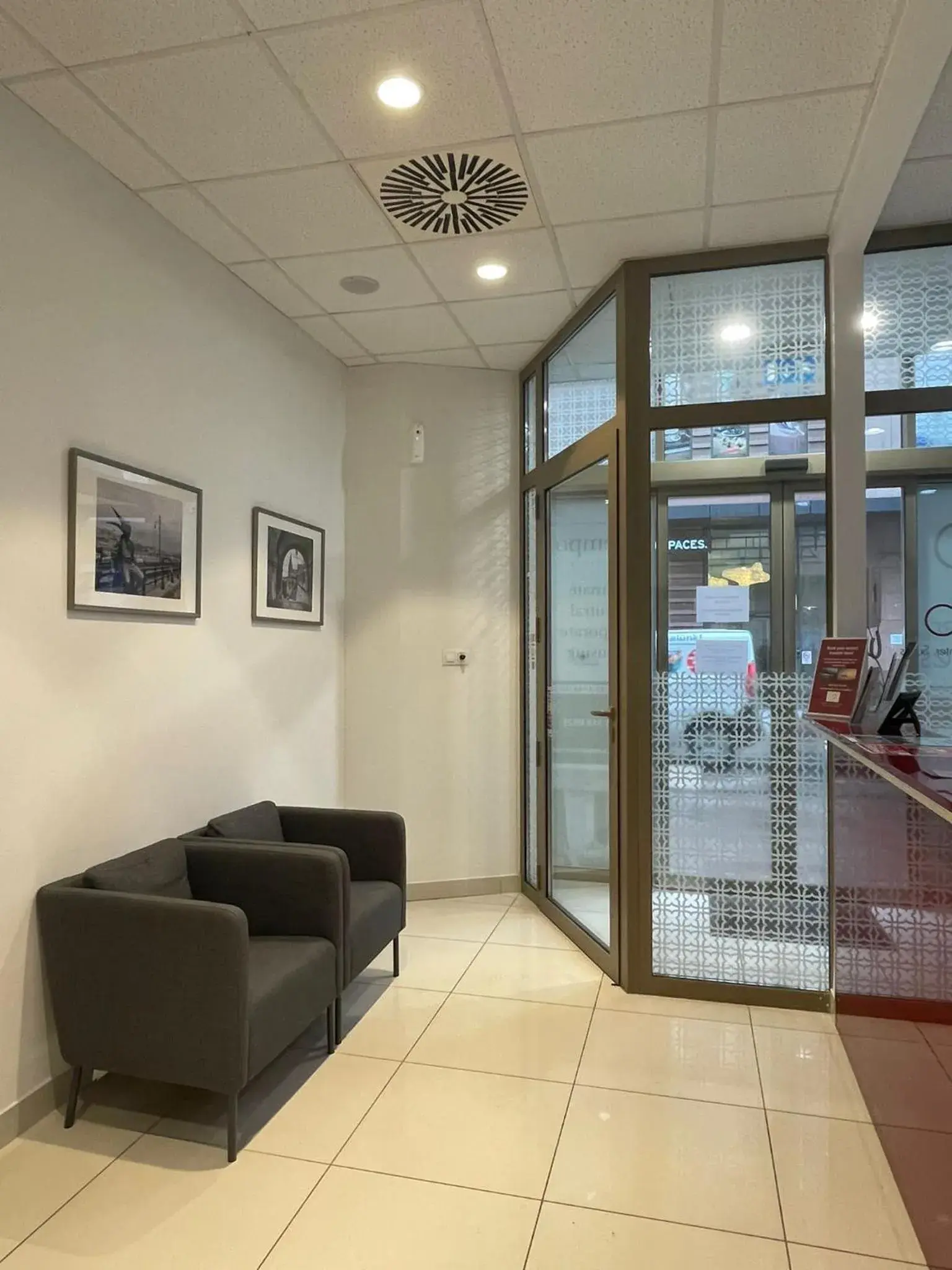 Lobby or reception in Corvin Center Suites Lobby or reception in Corvin Center Suites