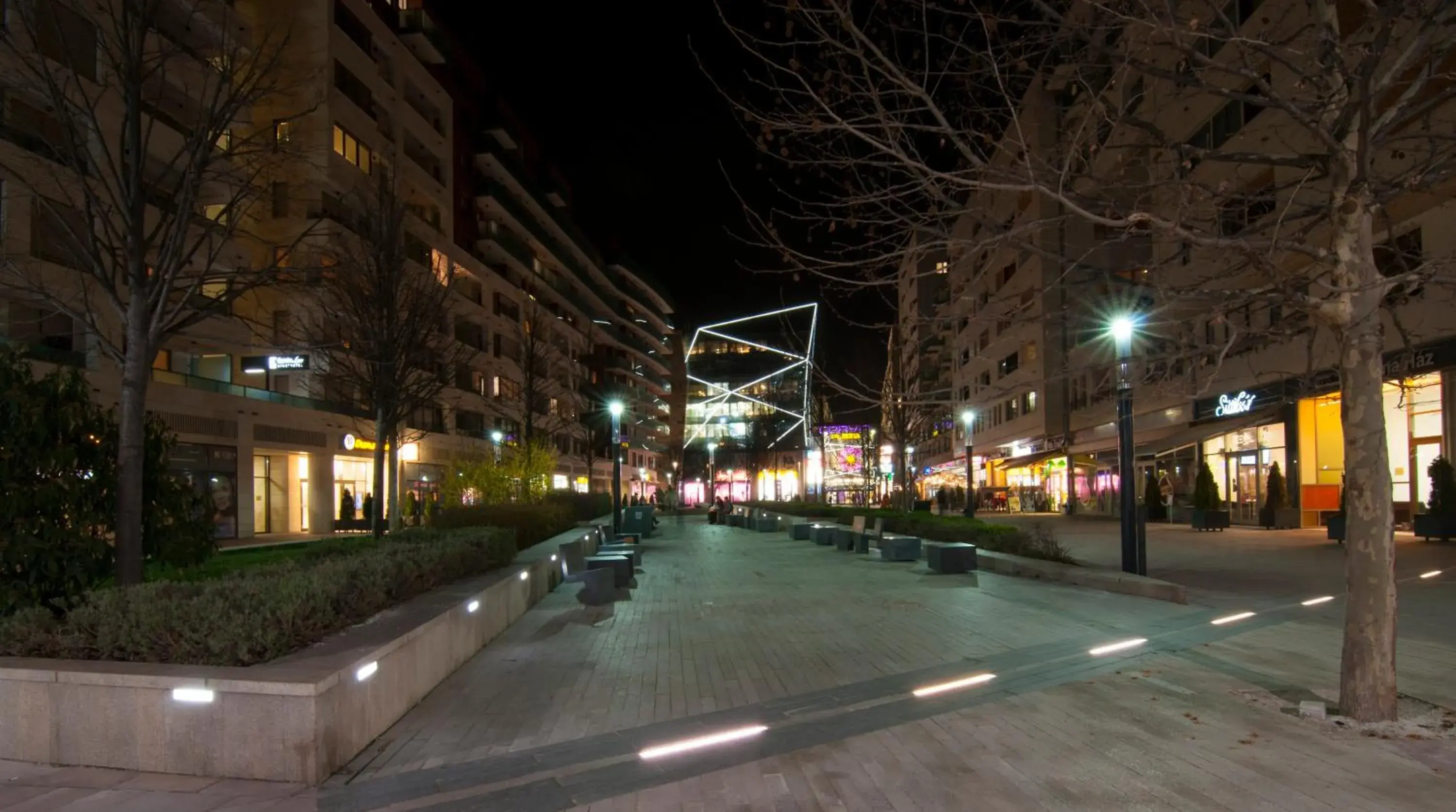 Facade/entrance in Corvin Center Suites Facade/entrance in Corvin Center Suites