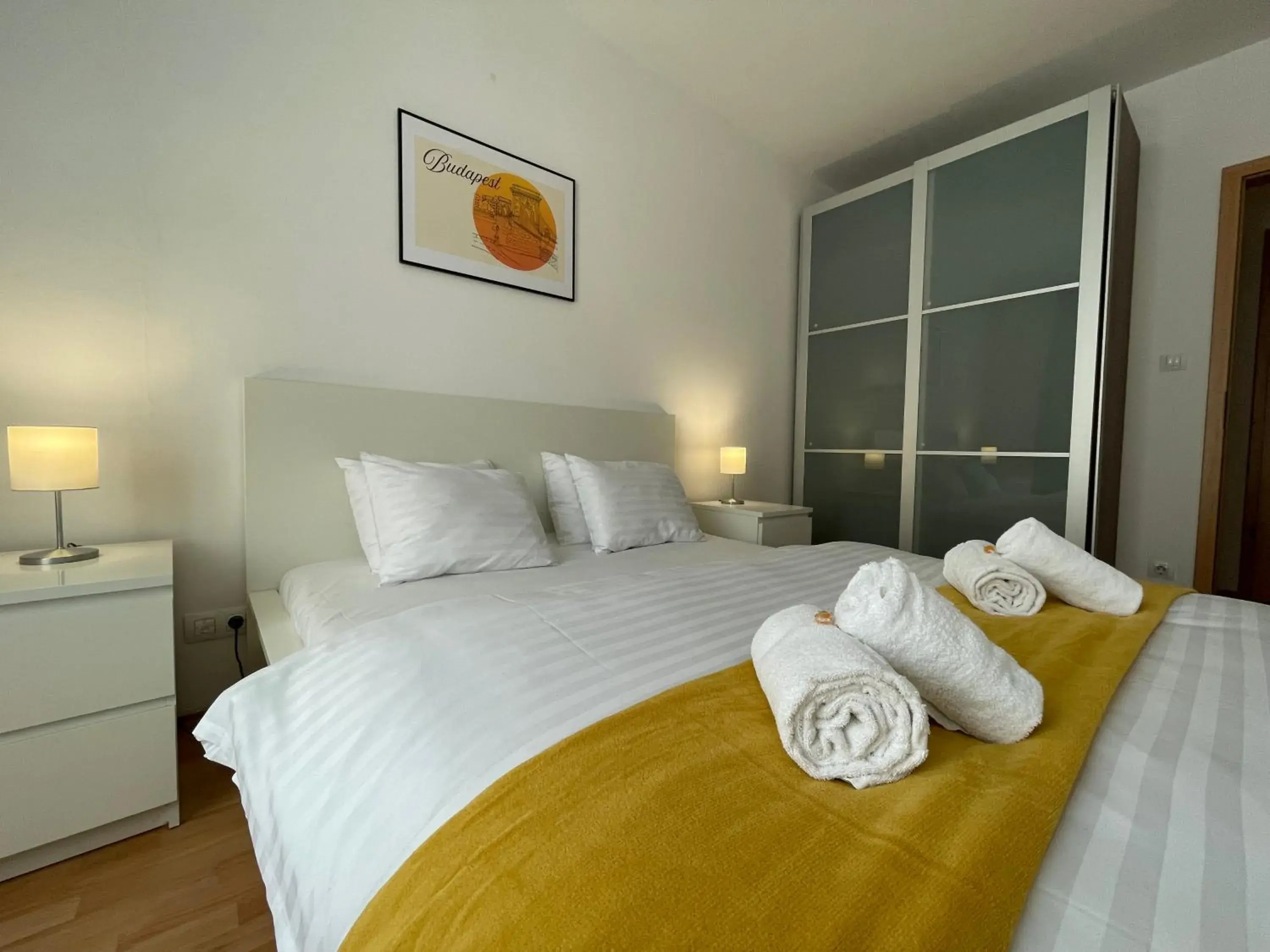 Bed in Corvin Center Suites Bed in Corvin Center Suites