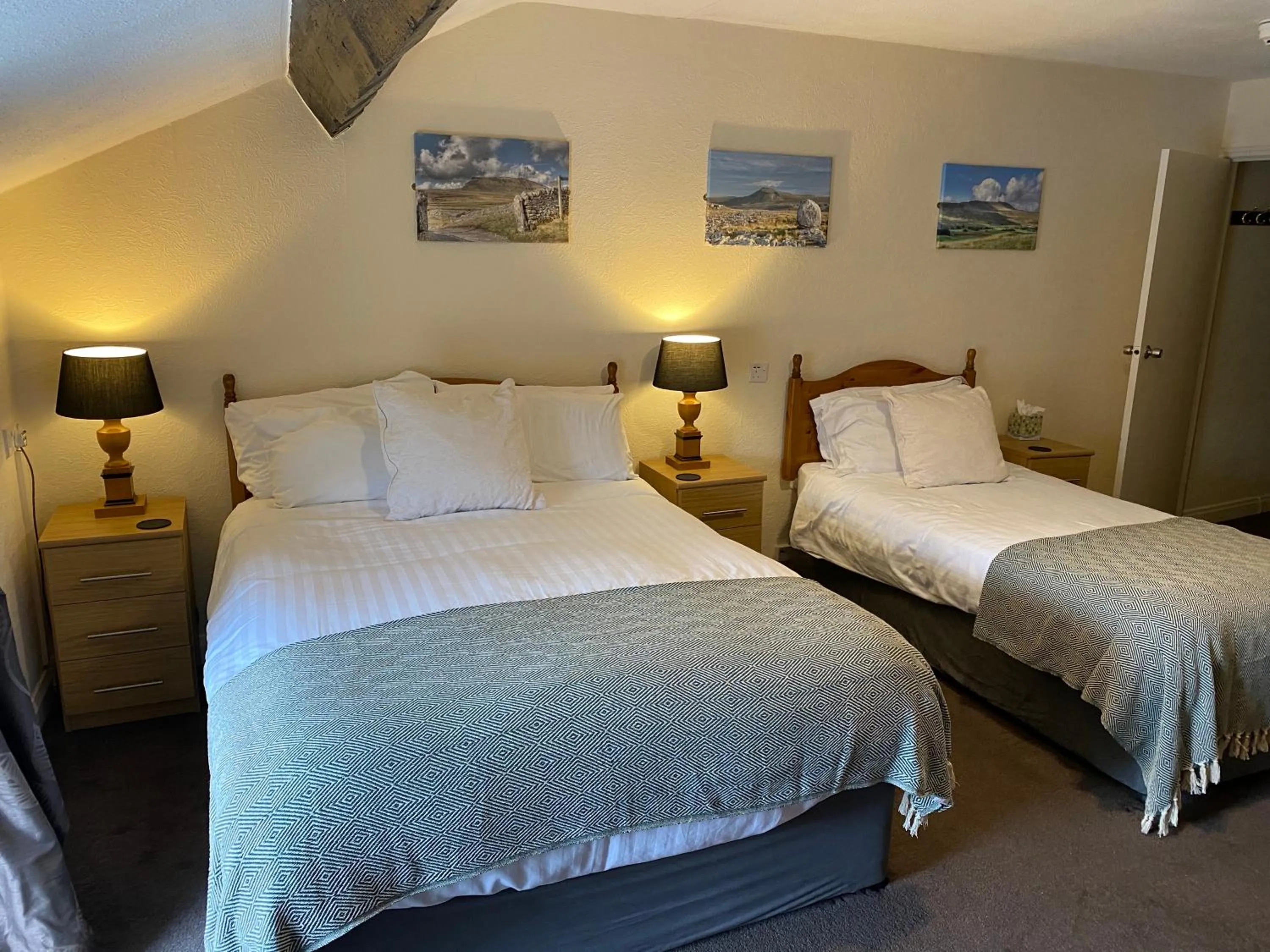 Bedroom, Bed in The Fountain Hotel