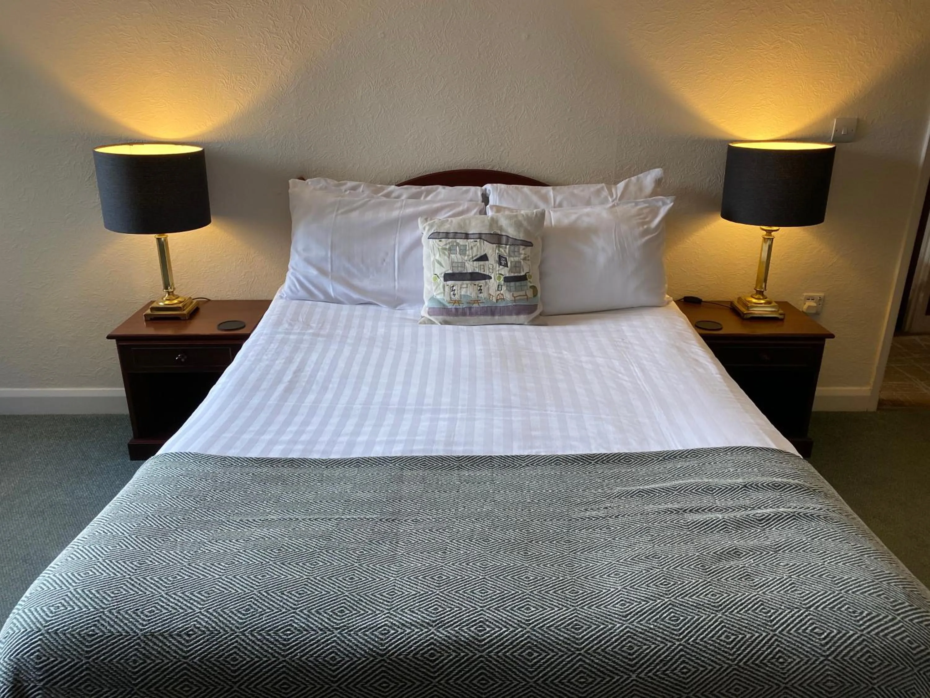 Bedroom, Bed in The Fountain Hotel