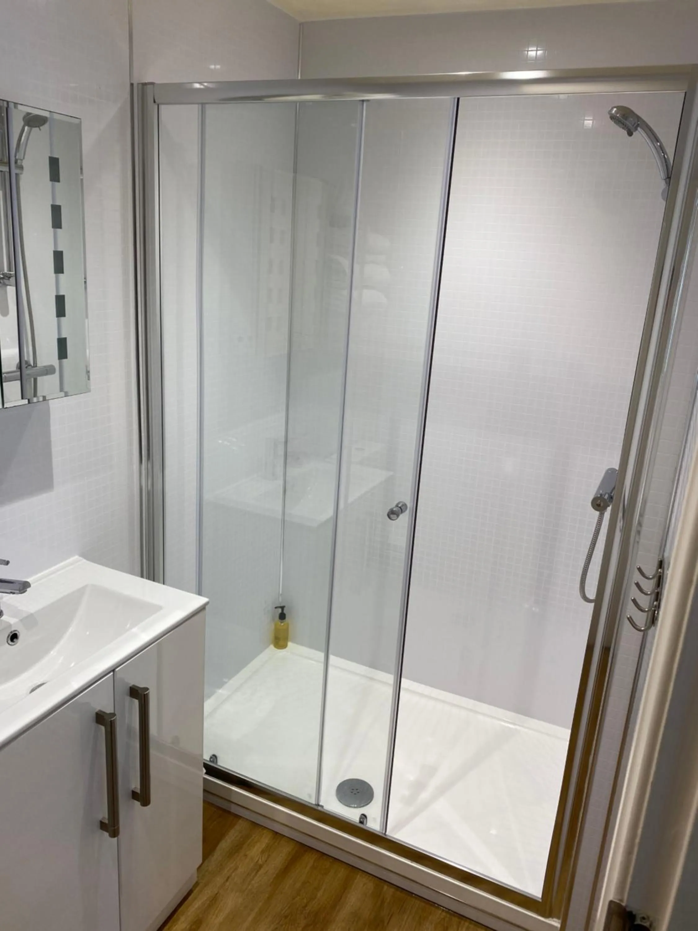 Shower in The Fountain Hotel