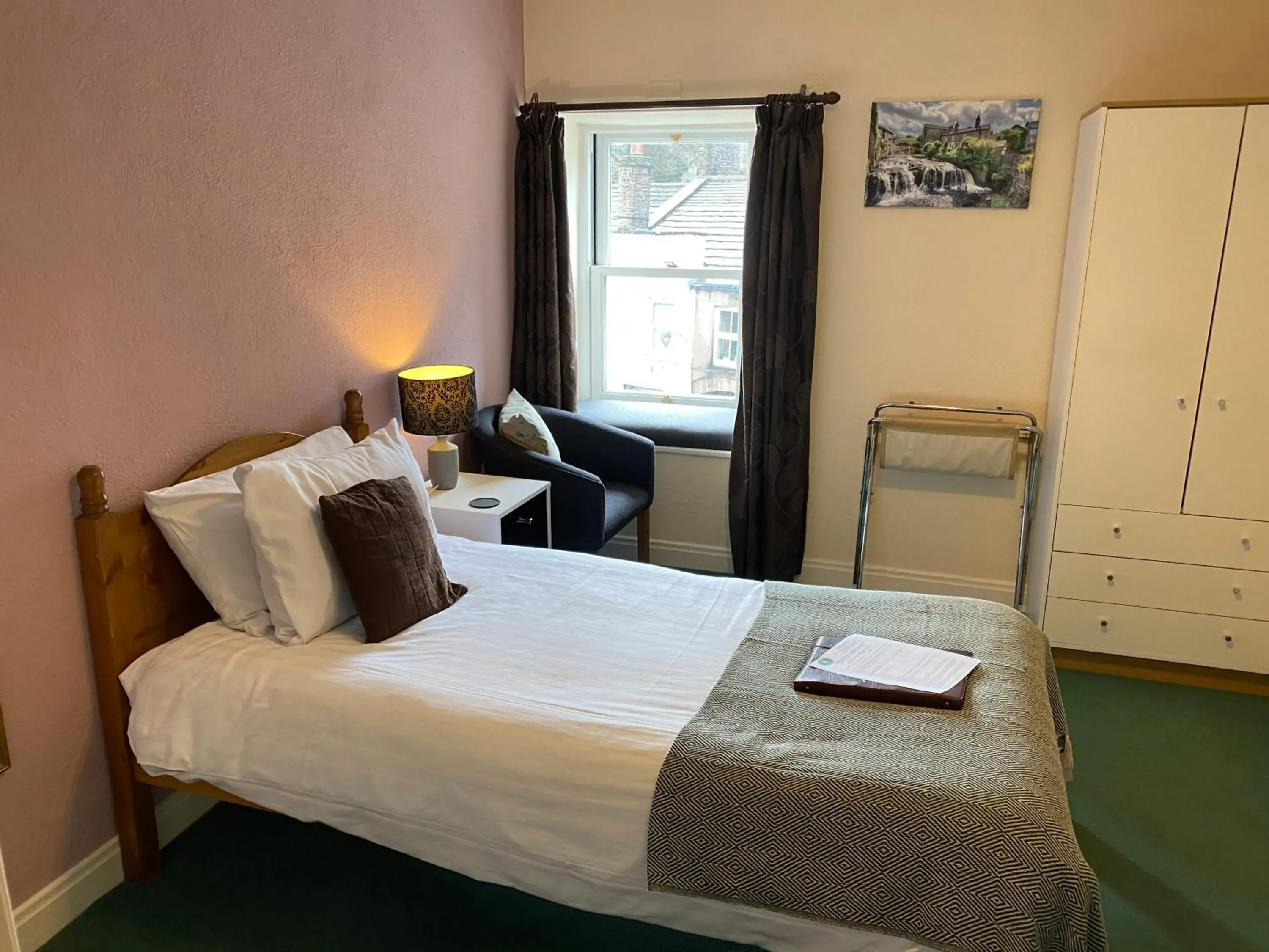 Single Room with Shower in The Fountain Hotel Single Room with Shower in The Fountain Hotel