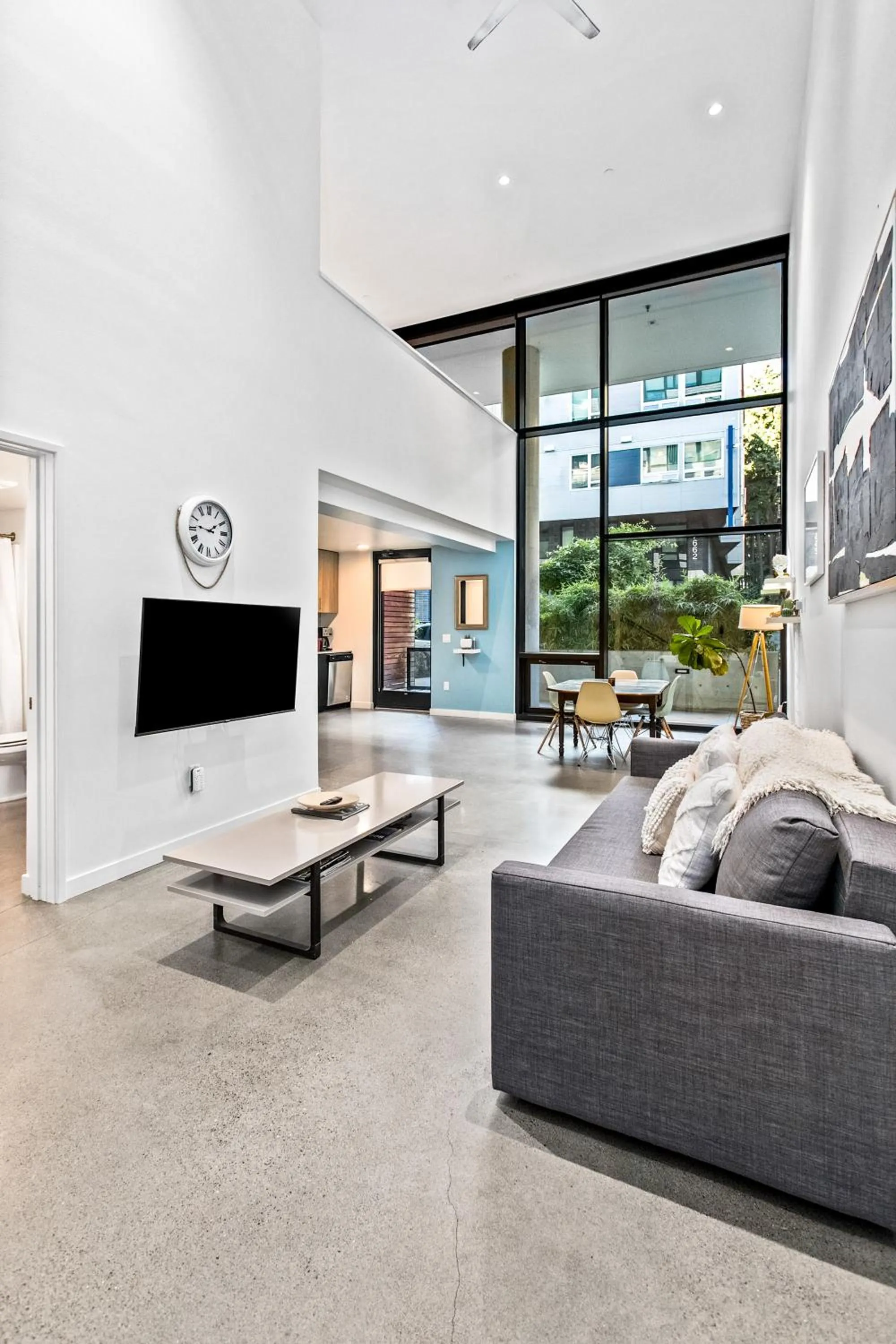 Living room in Open Loft in Redmond Core - 92 Walkscore!
