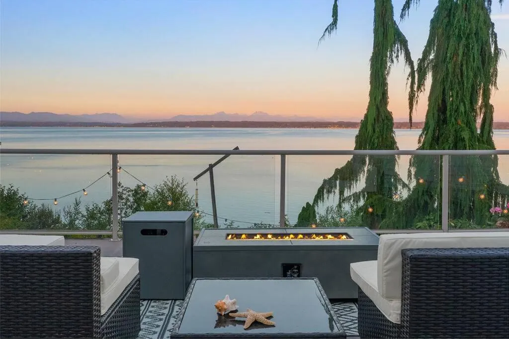 Views, Seclusion, Cozy Island Comfort