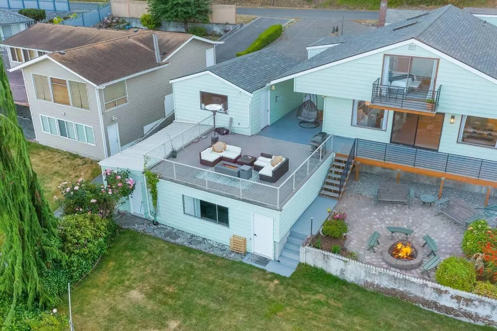 Views, Seclusion, Cozy Island Comfort