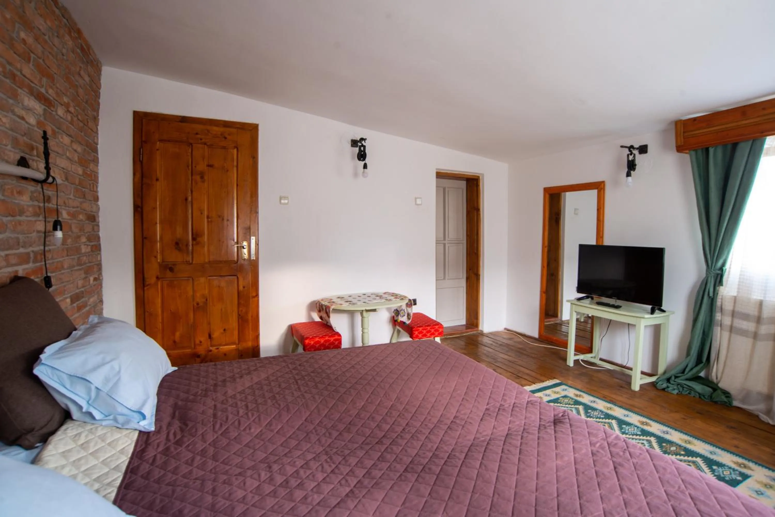 Twin Room with Mountain View in Surasul Muntelui