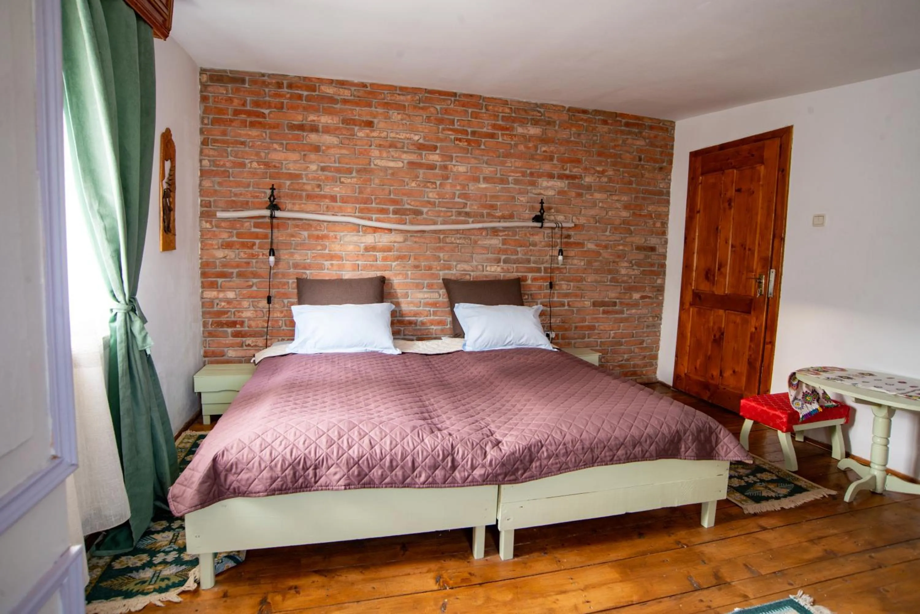 Twin Room with Garden View in Surasul Muntelui