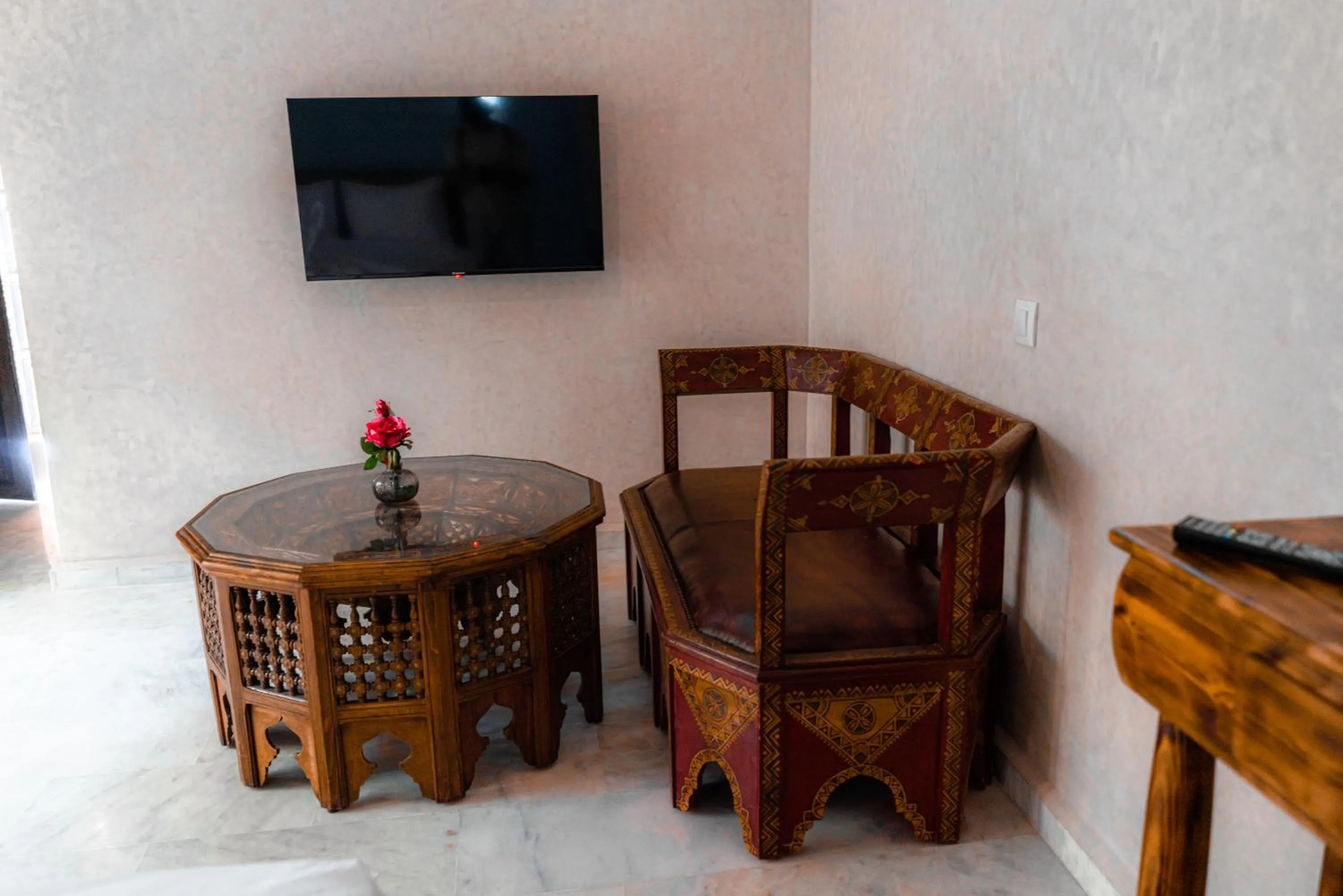 Communal lounge/ TV room in Riad Deluxe