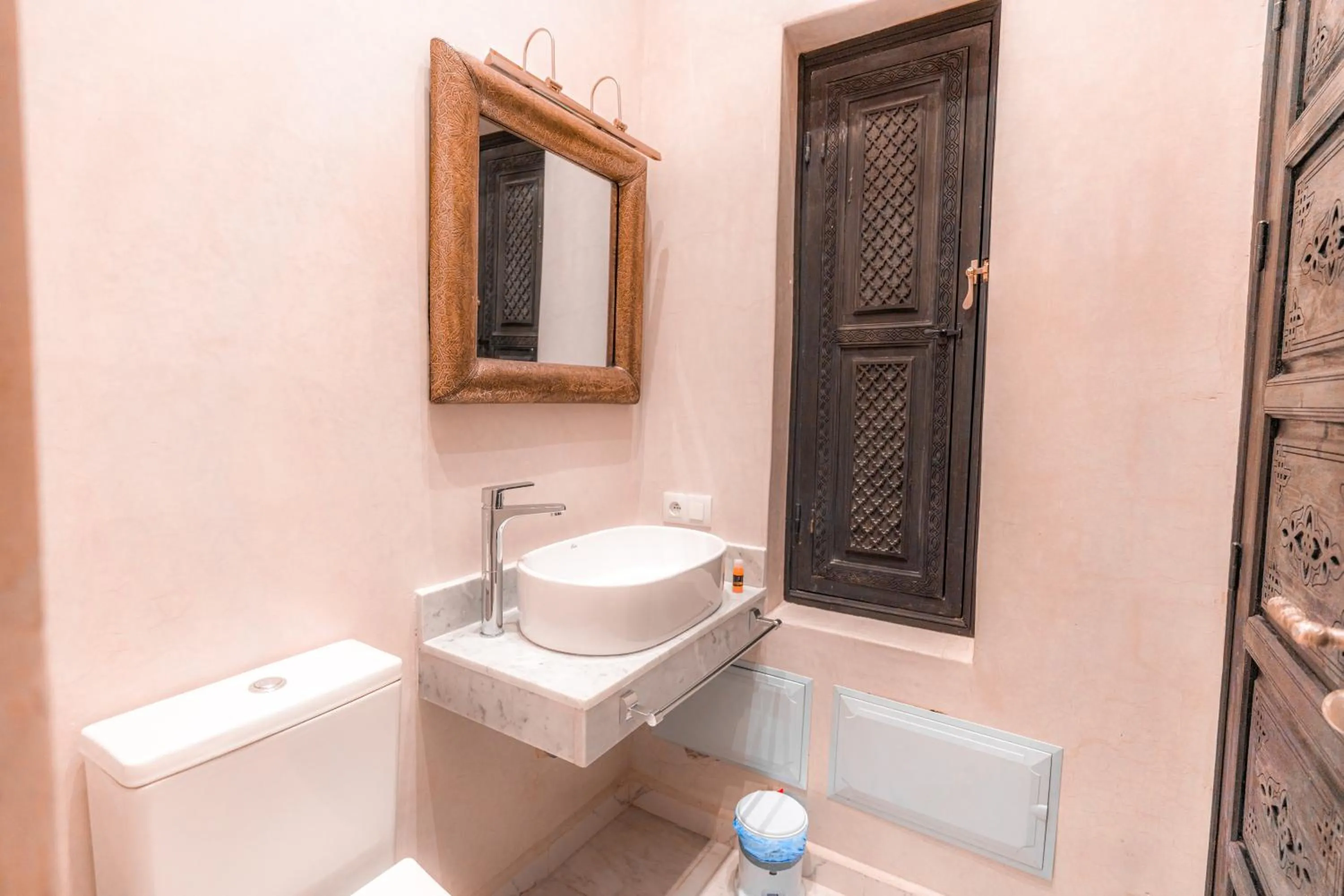 Shower in Riad Deluxe