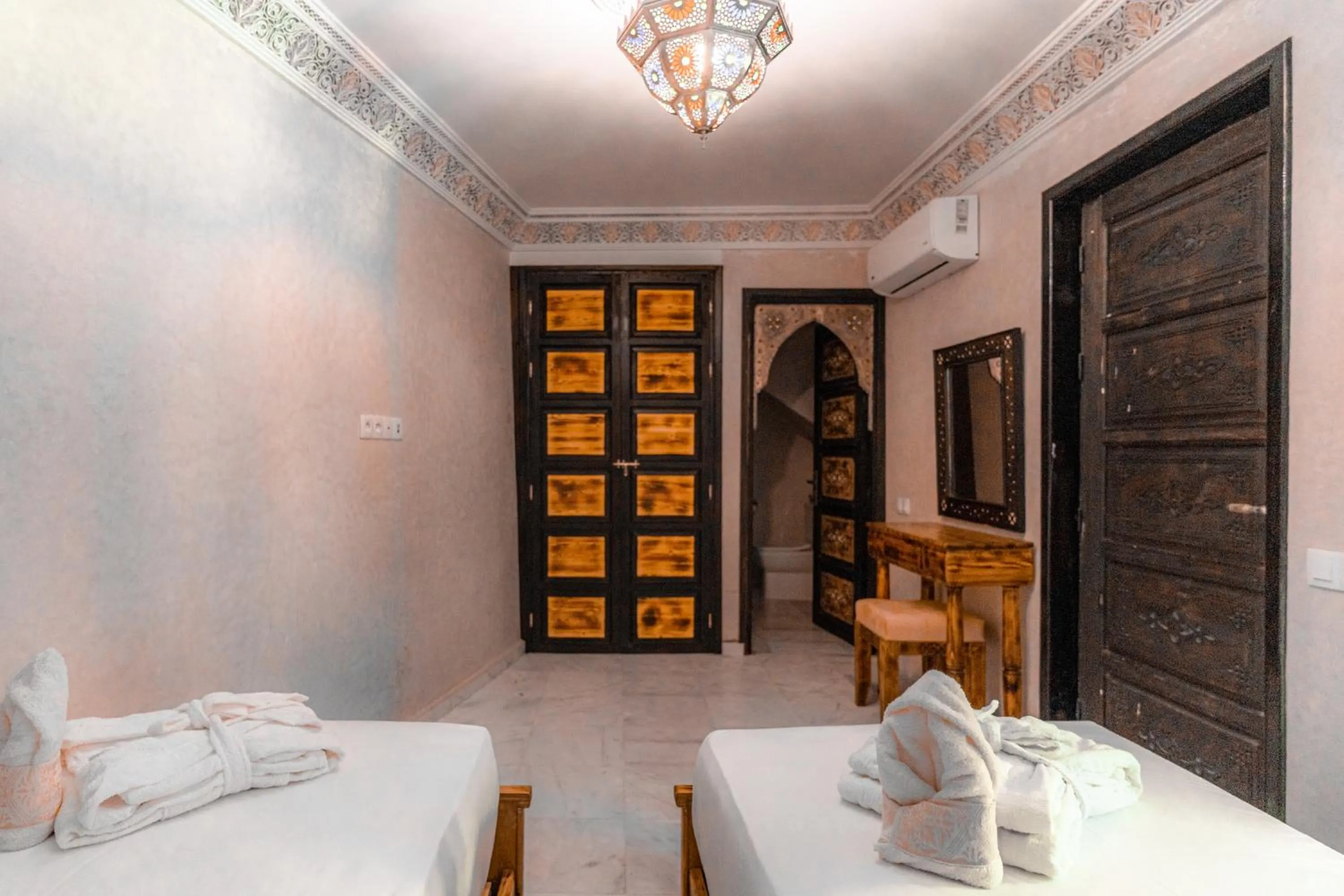 Photo of the whole room, Bed in Riad Deluxe