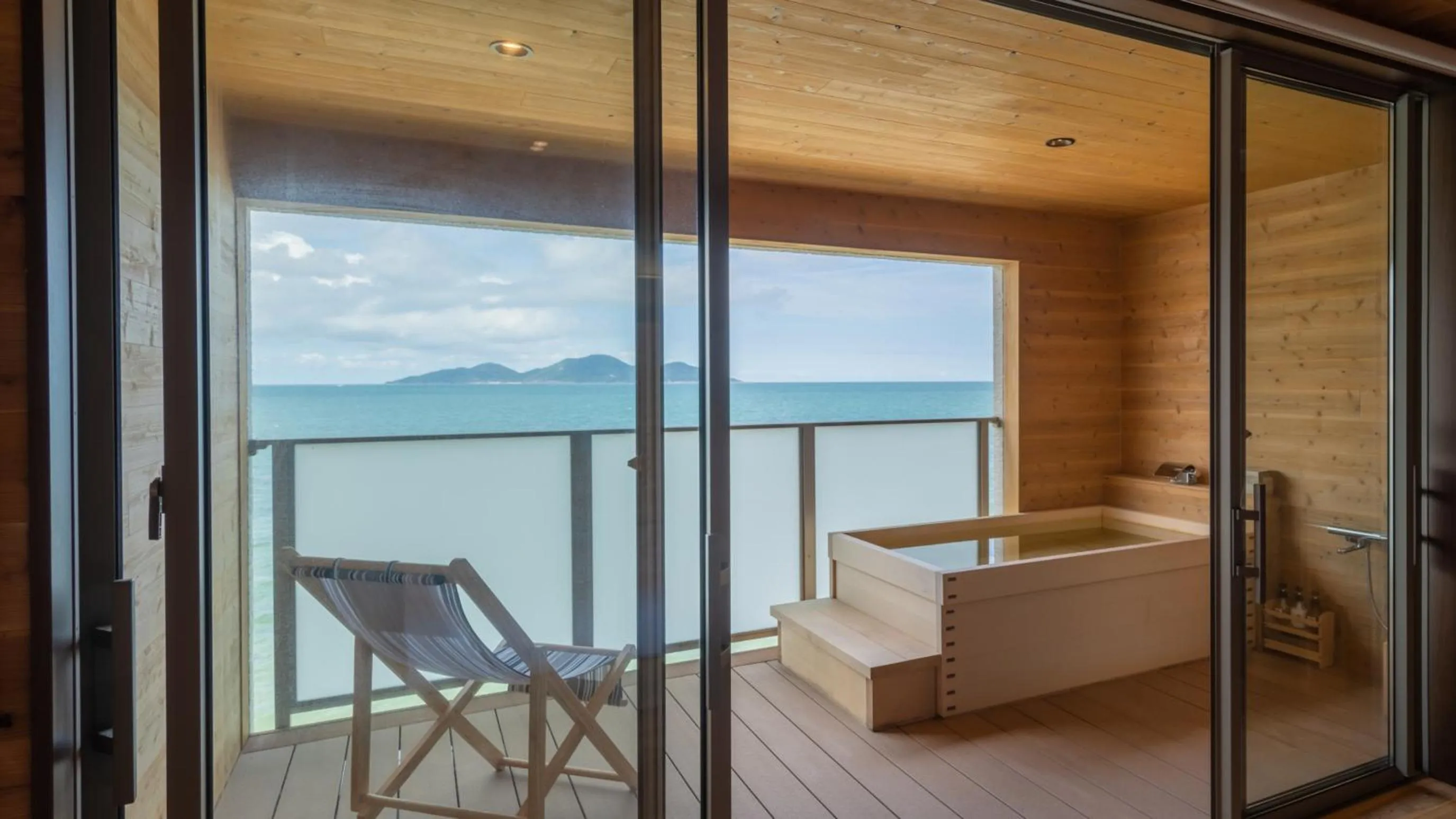 Photo of the whole room in Genkai Ryokan