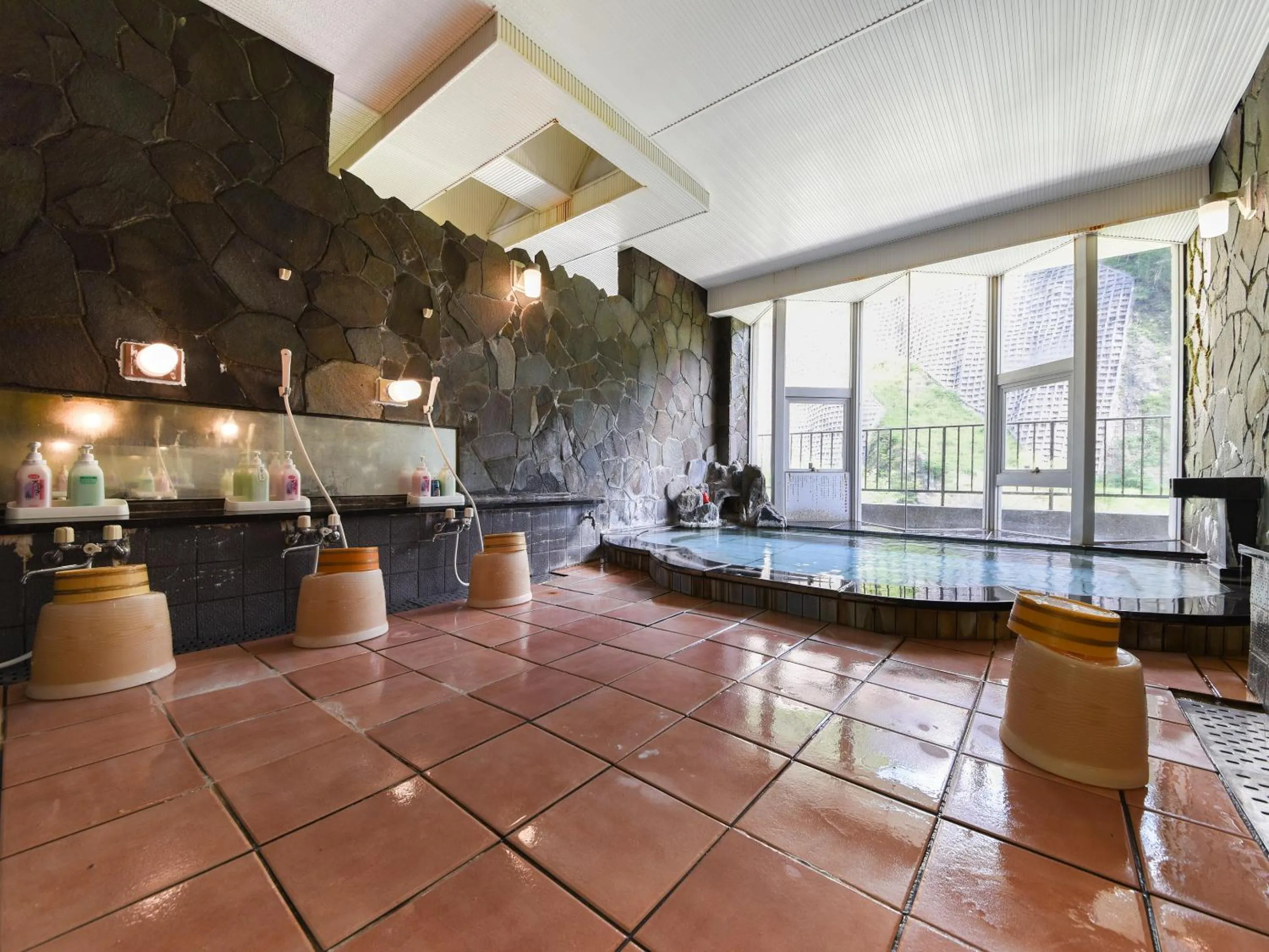 Hot Spring Bath in Iwazonokan