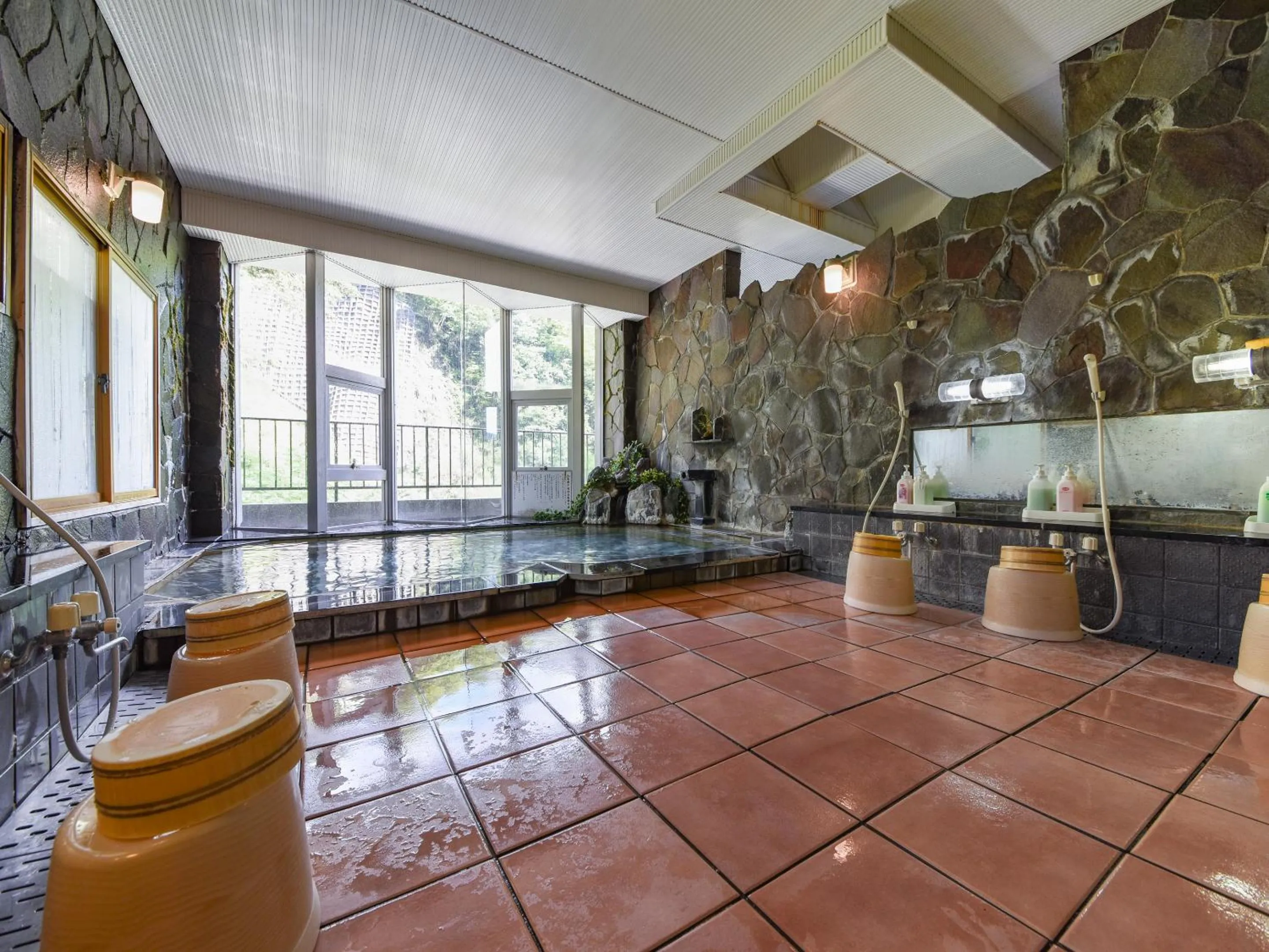 Hot Spring Bath in Iwazonokan