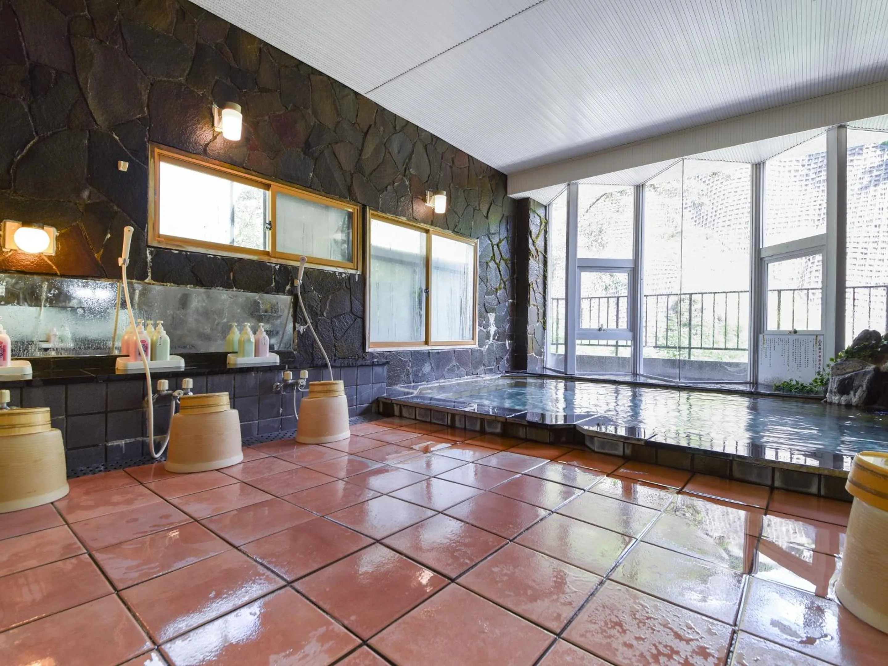 Hot Spring Bath in Iwazonokan