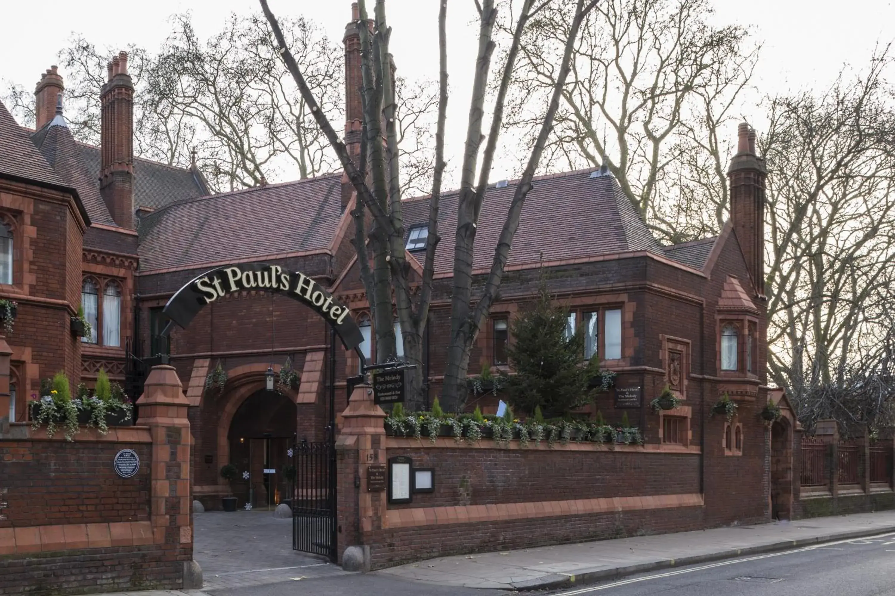 Facade/entrance in St Paul's Hotel Facade/entrance in St Paul's Hotel