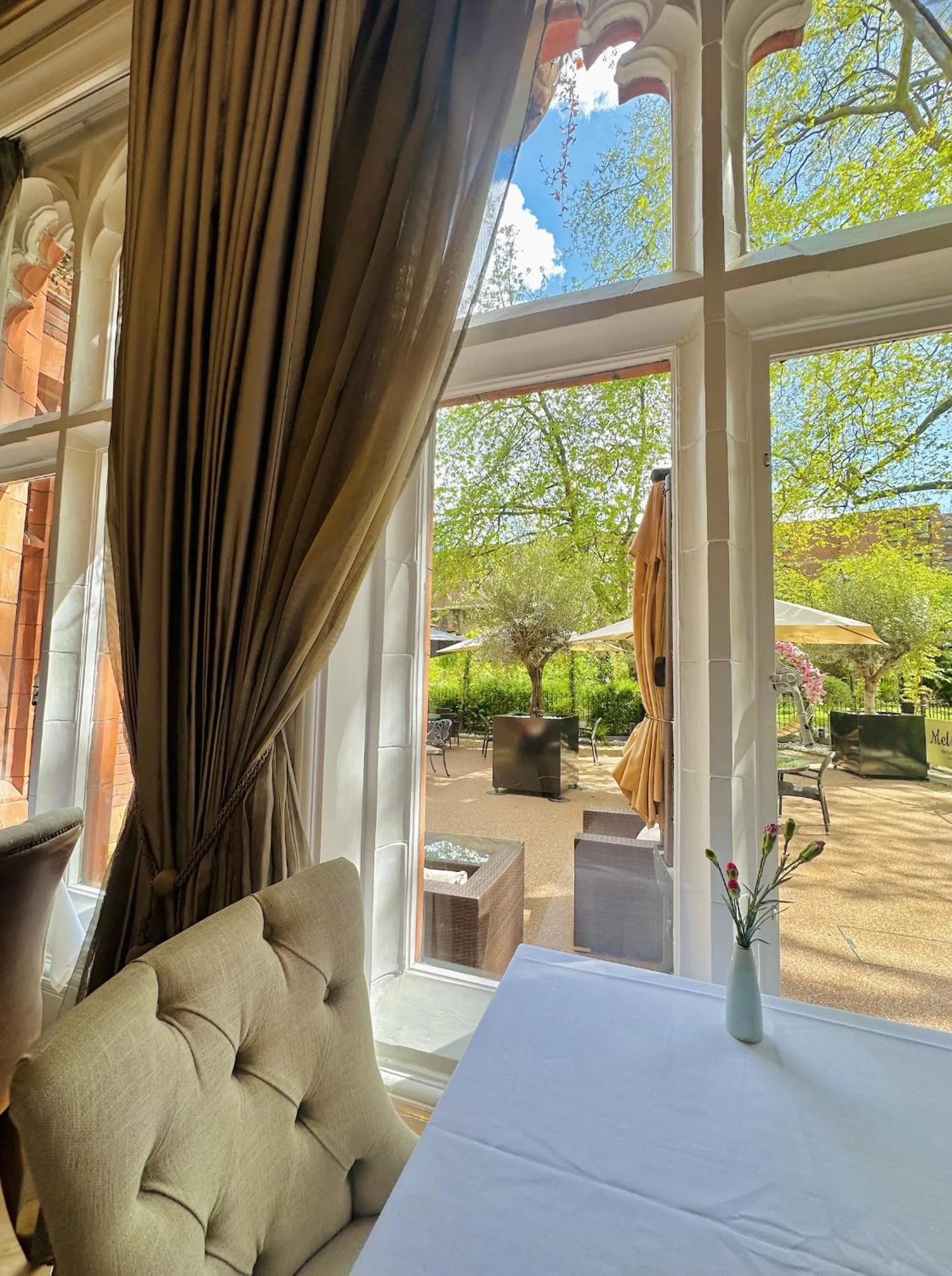 Spring, Bed in St Paul's Hotel