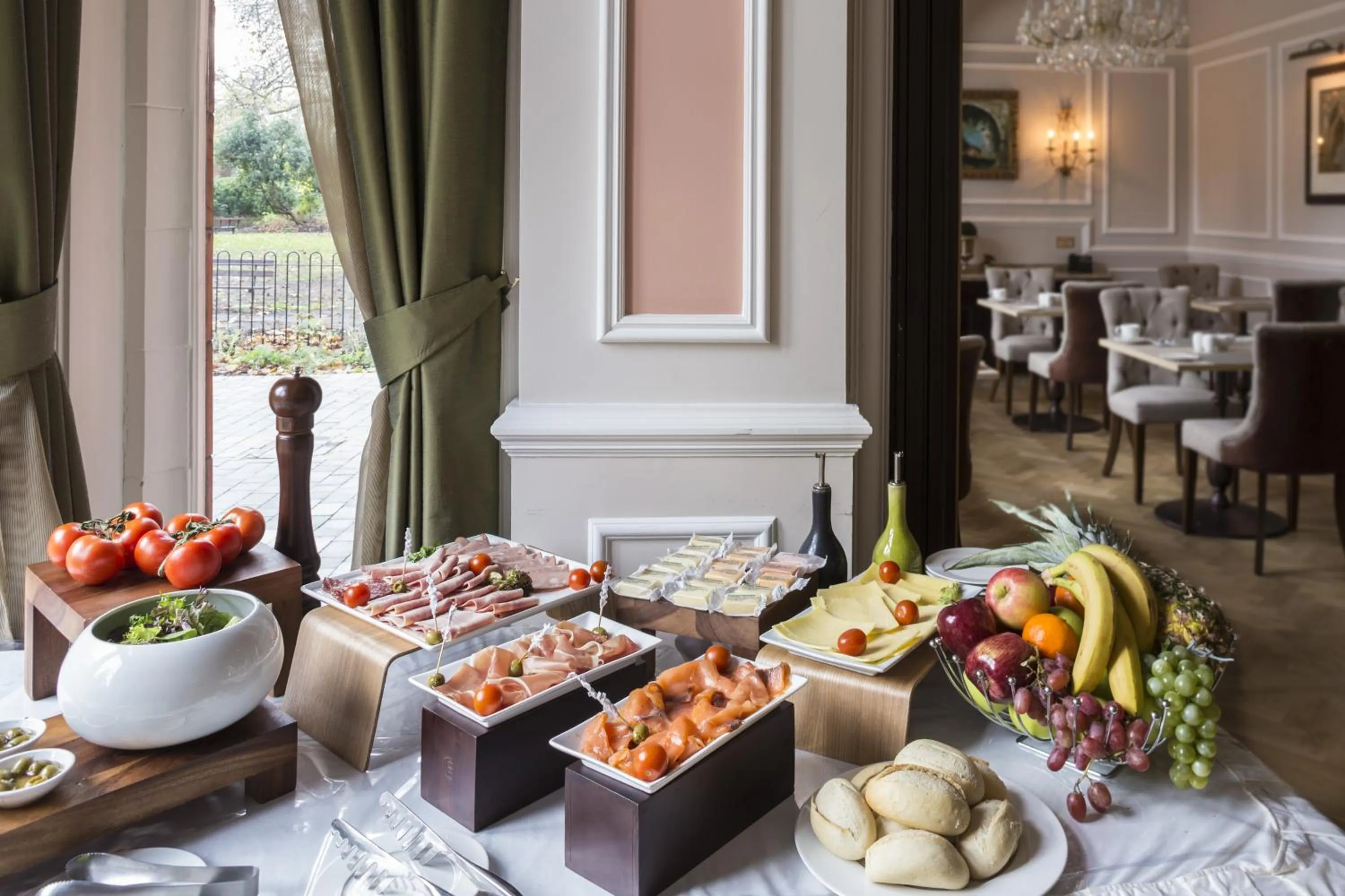 Restaurant/places to eat in St Paul's Hotel