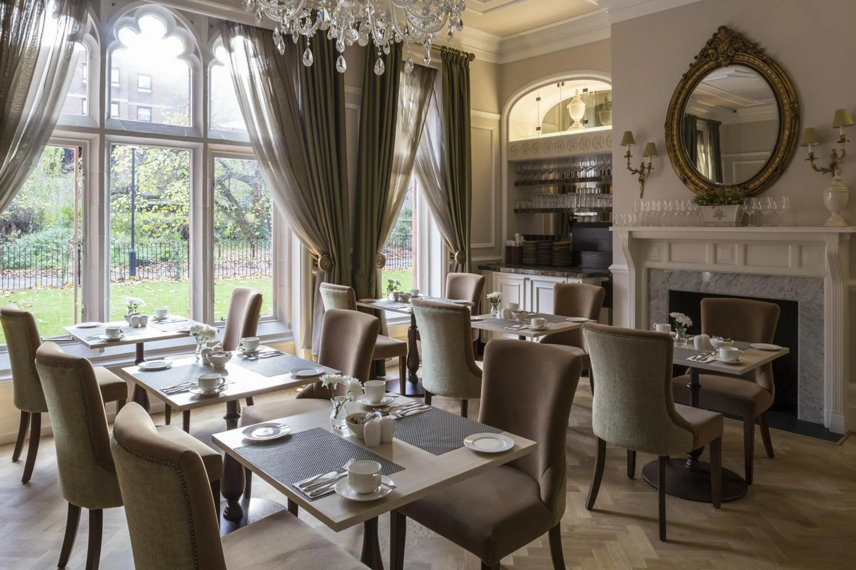 Restaurant/places to eat in St Paul's Hotel