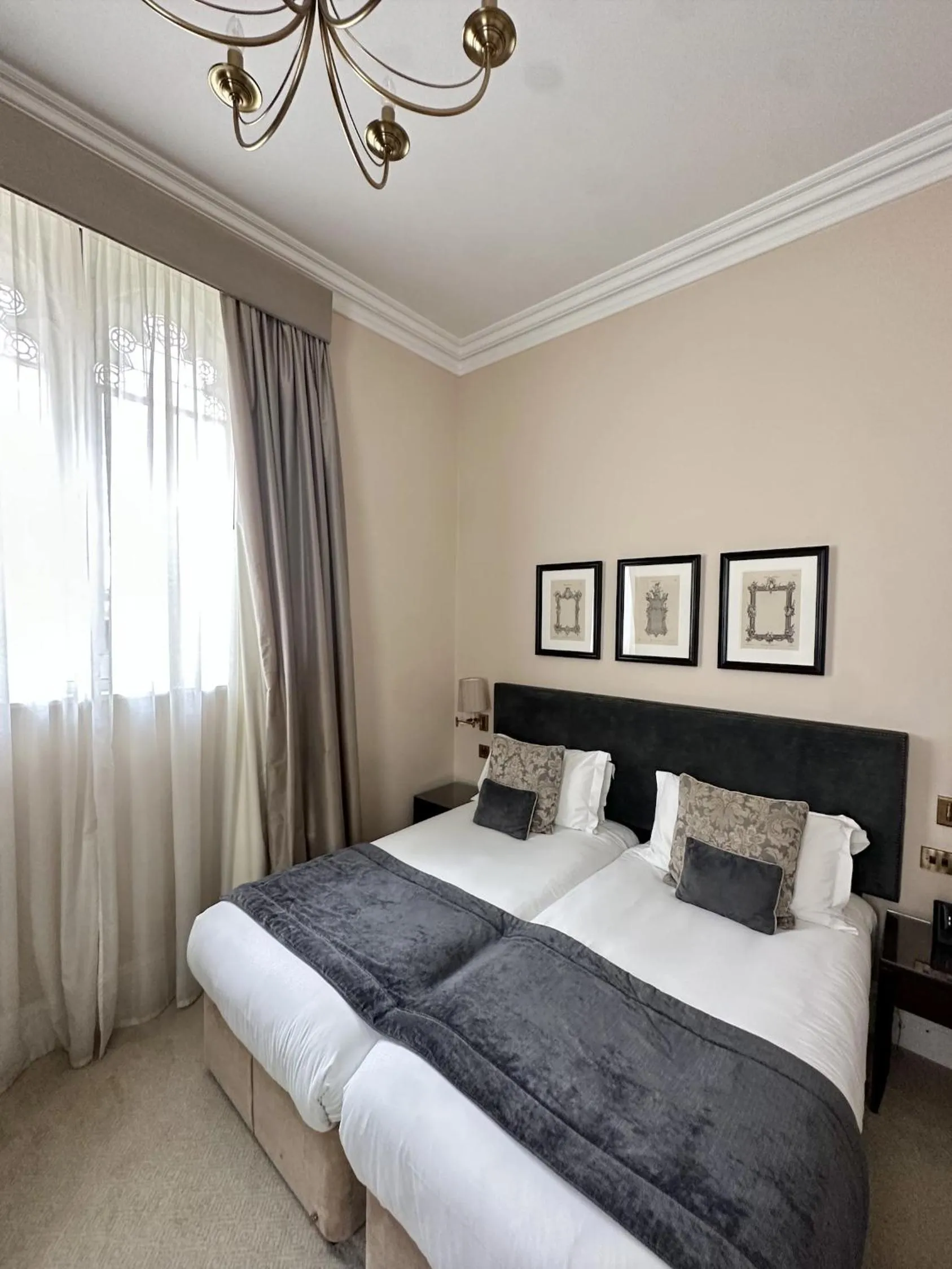 Bed in St Paul's Hotel