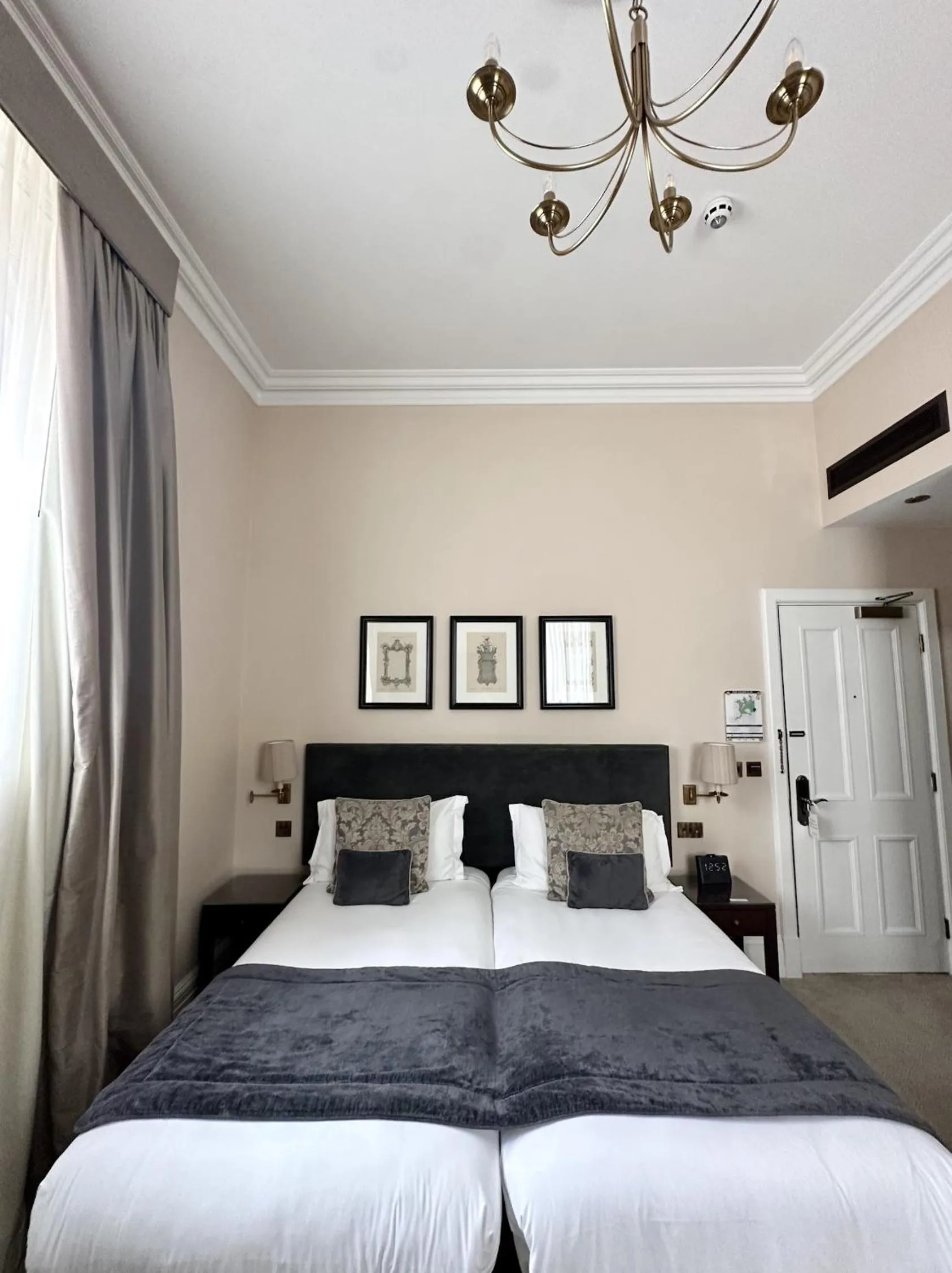 Bed in St Paul's Hotel